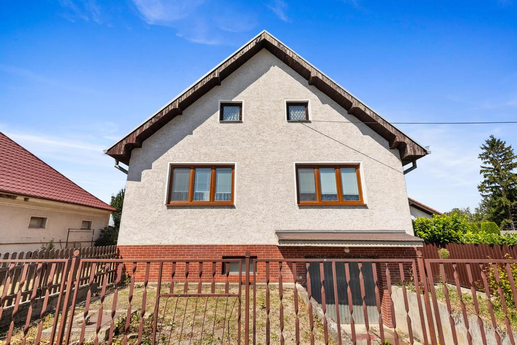 PREDANÉ - Poschodový rodinný dom v obci Horný Bar