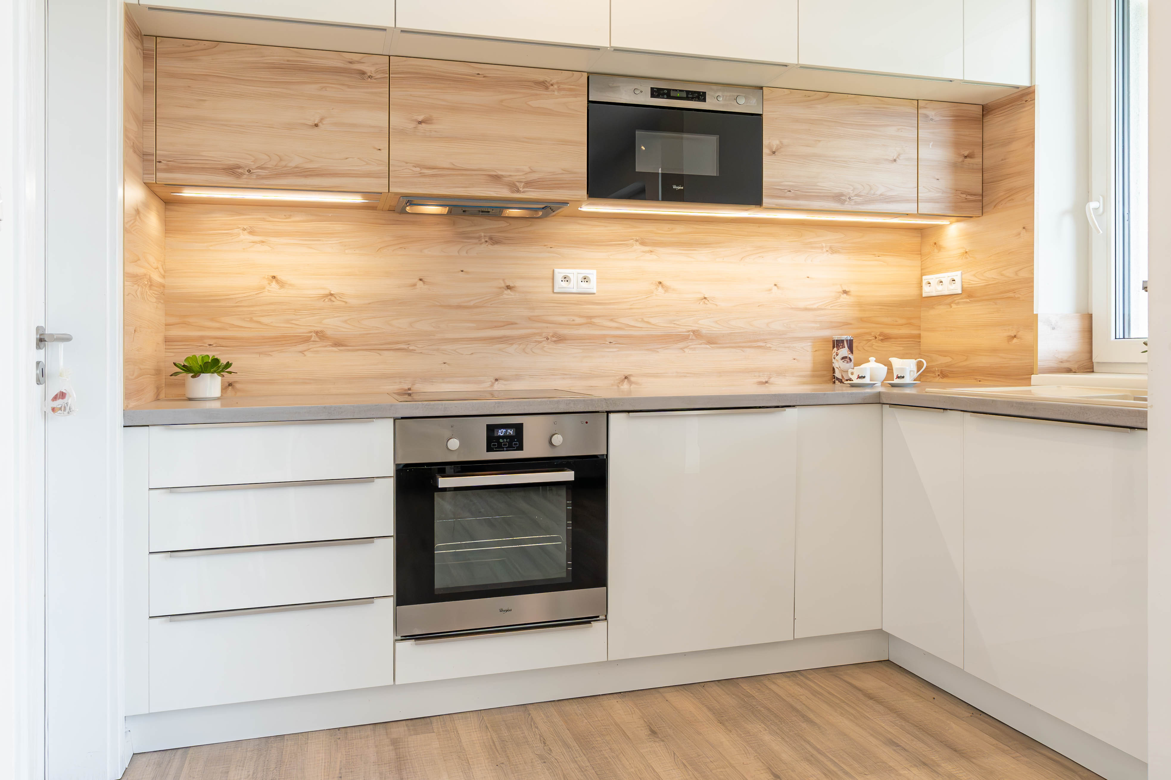 PREDAJ 3 IZBOVÁ  ZARIADENÁ NOVOSTAVBA SO ZÁHRADOU A PARKOVACÍM STÁTÍM V LUKRATÍVNEJ ČASTI MESTA ŠAMORÍN