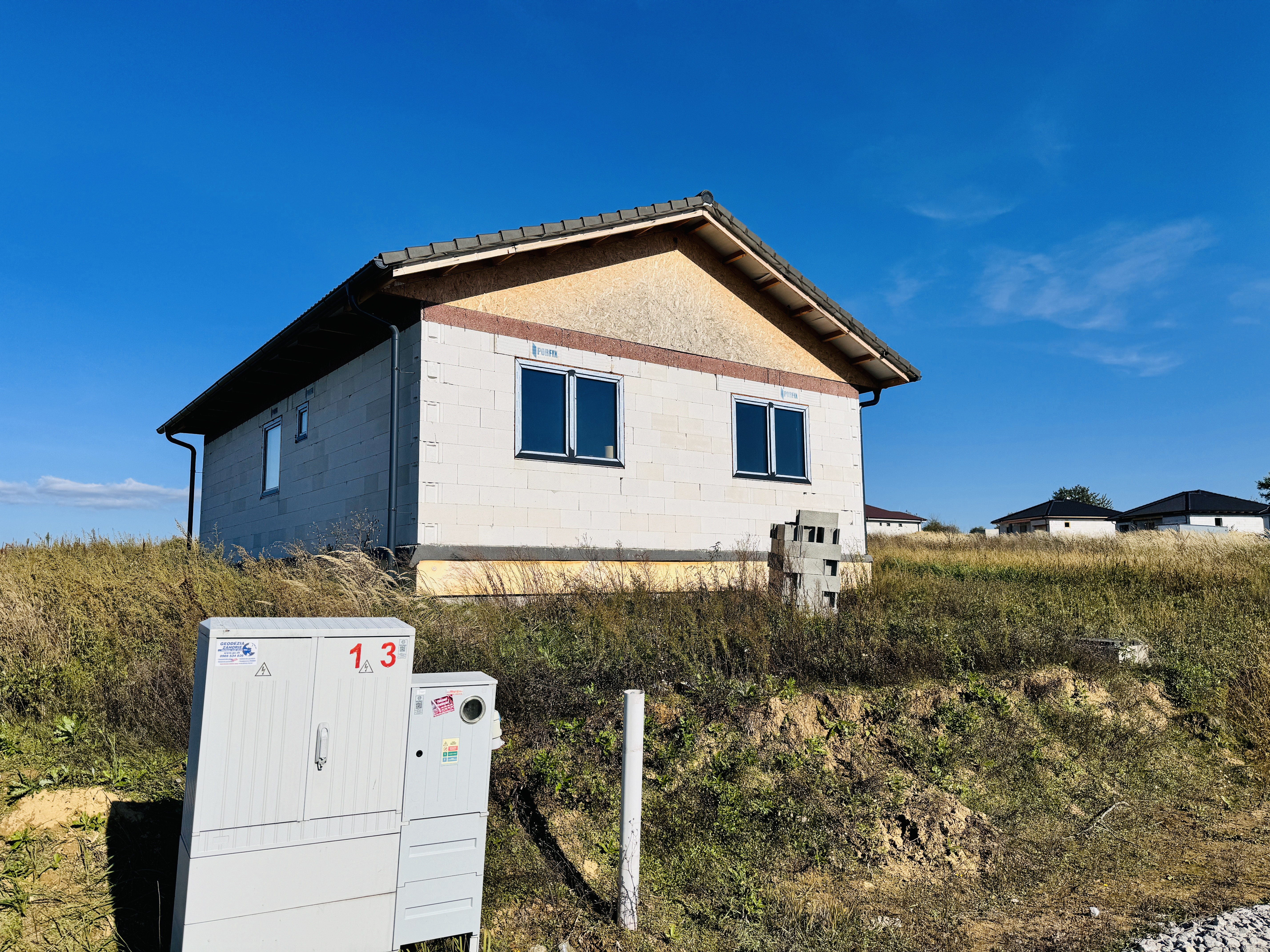 Na predaj 4 izbový rozostavaný rodinný dom v obci Radimov.