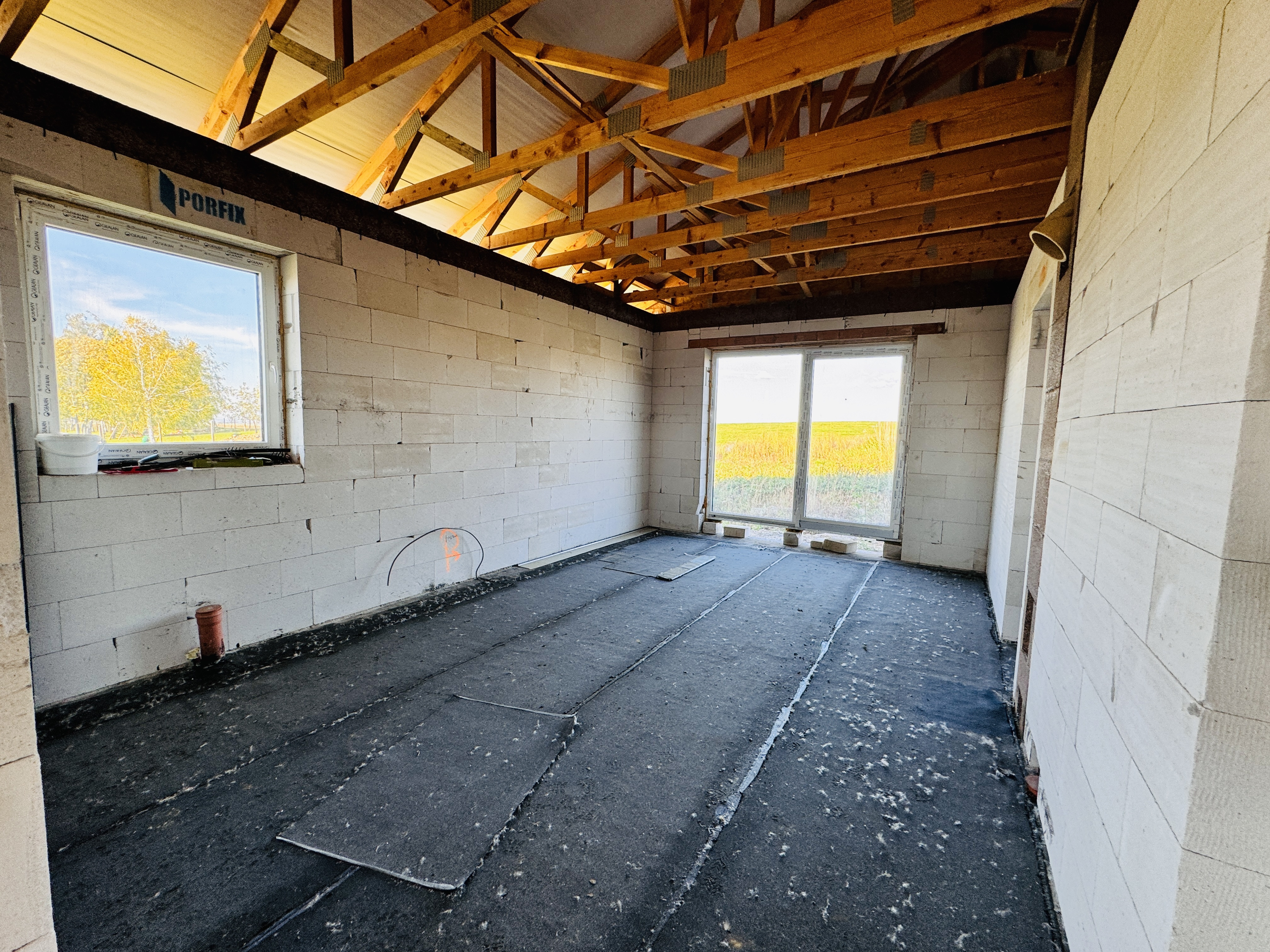 Na predaj 4 izbový rozostavaný rodinný dom v obci Radimov.