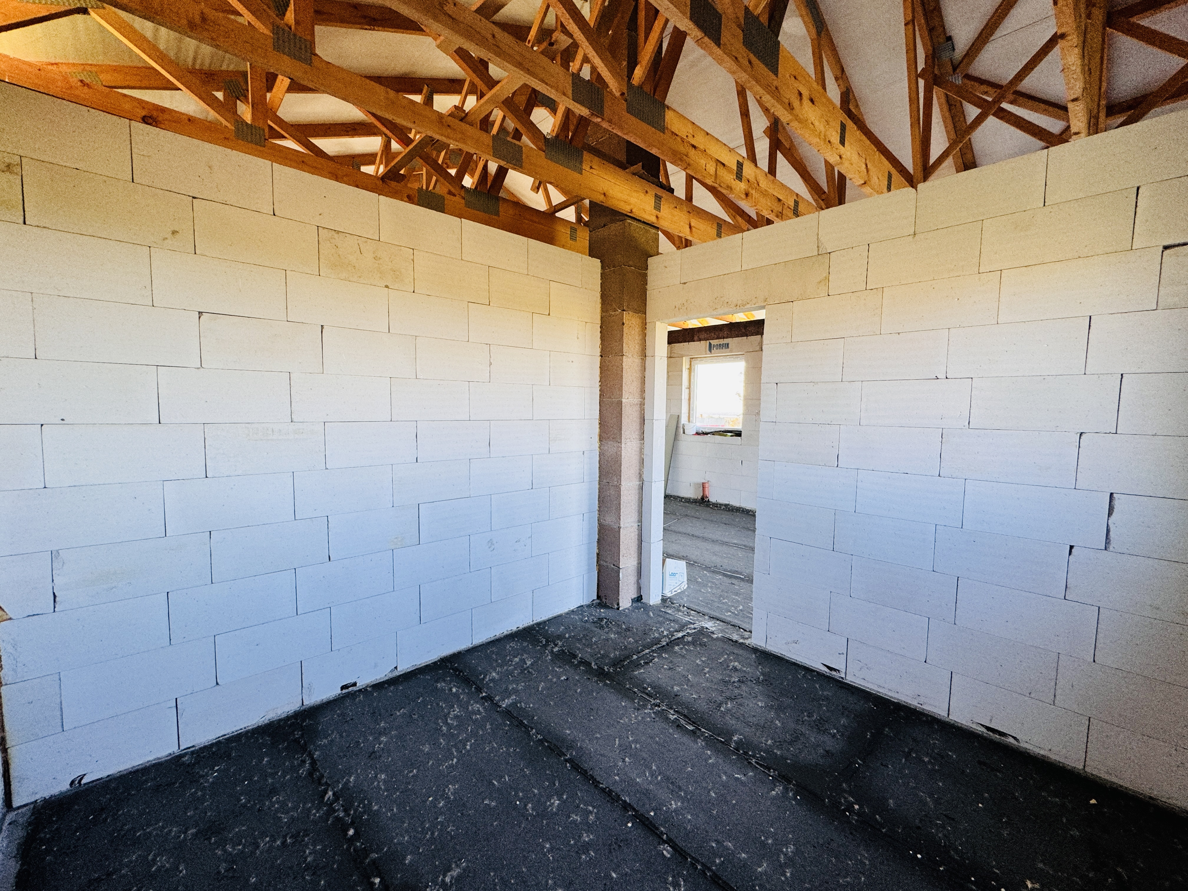 Na predaj 4 izbový rozostavaný rodinný dom v obci Radimov.