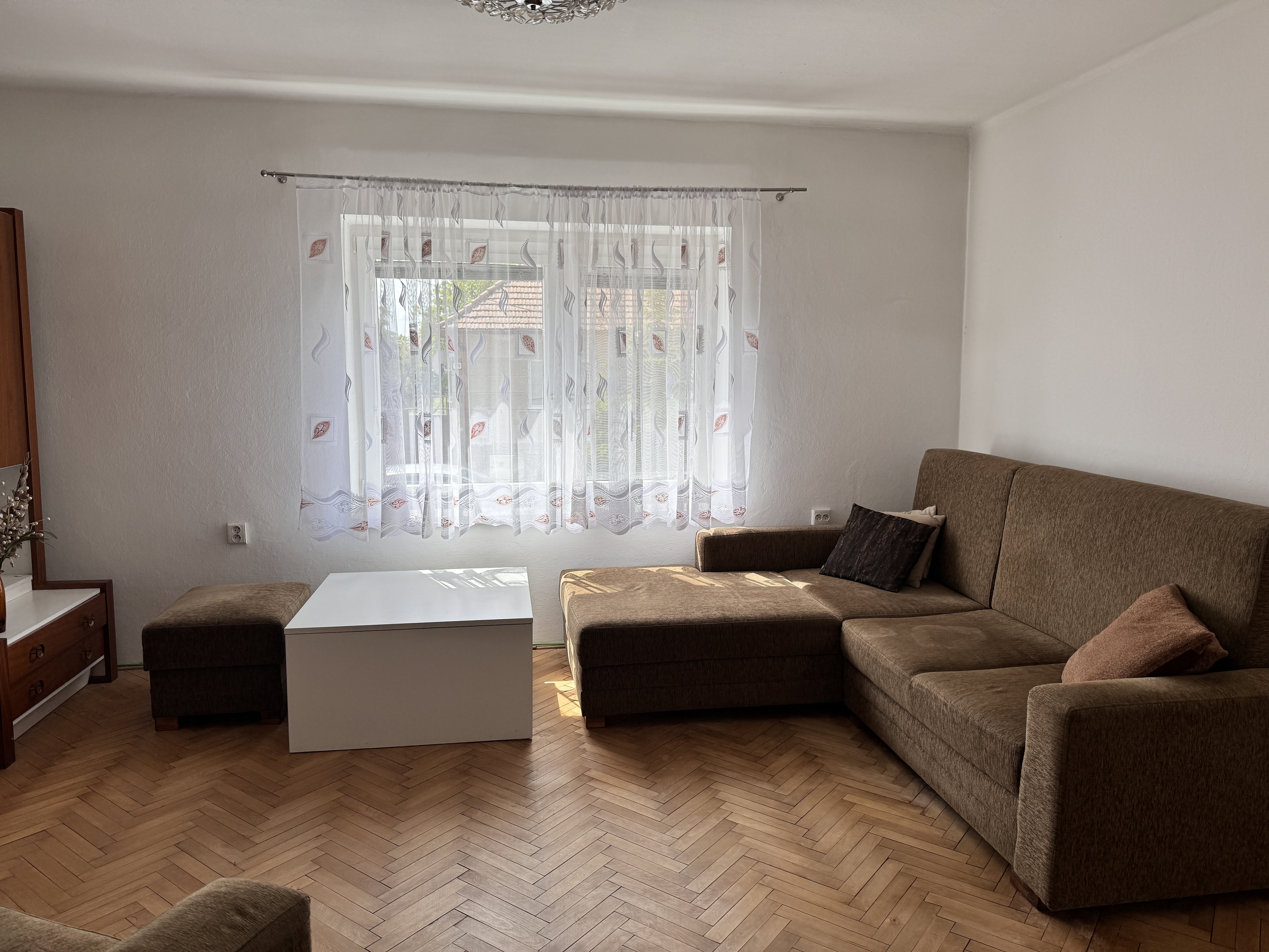 Na predaj priestranný 7-izbový rodinný dom v Gbeloch, okres Skalica.