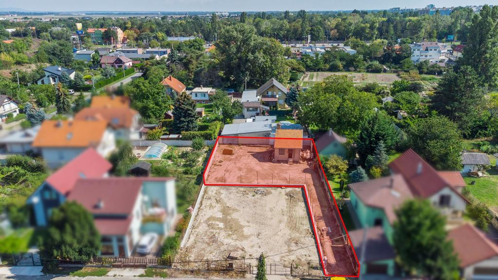 Na predaj slnečný stavebný pozemok v Ružinove