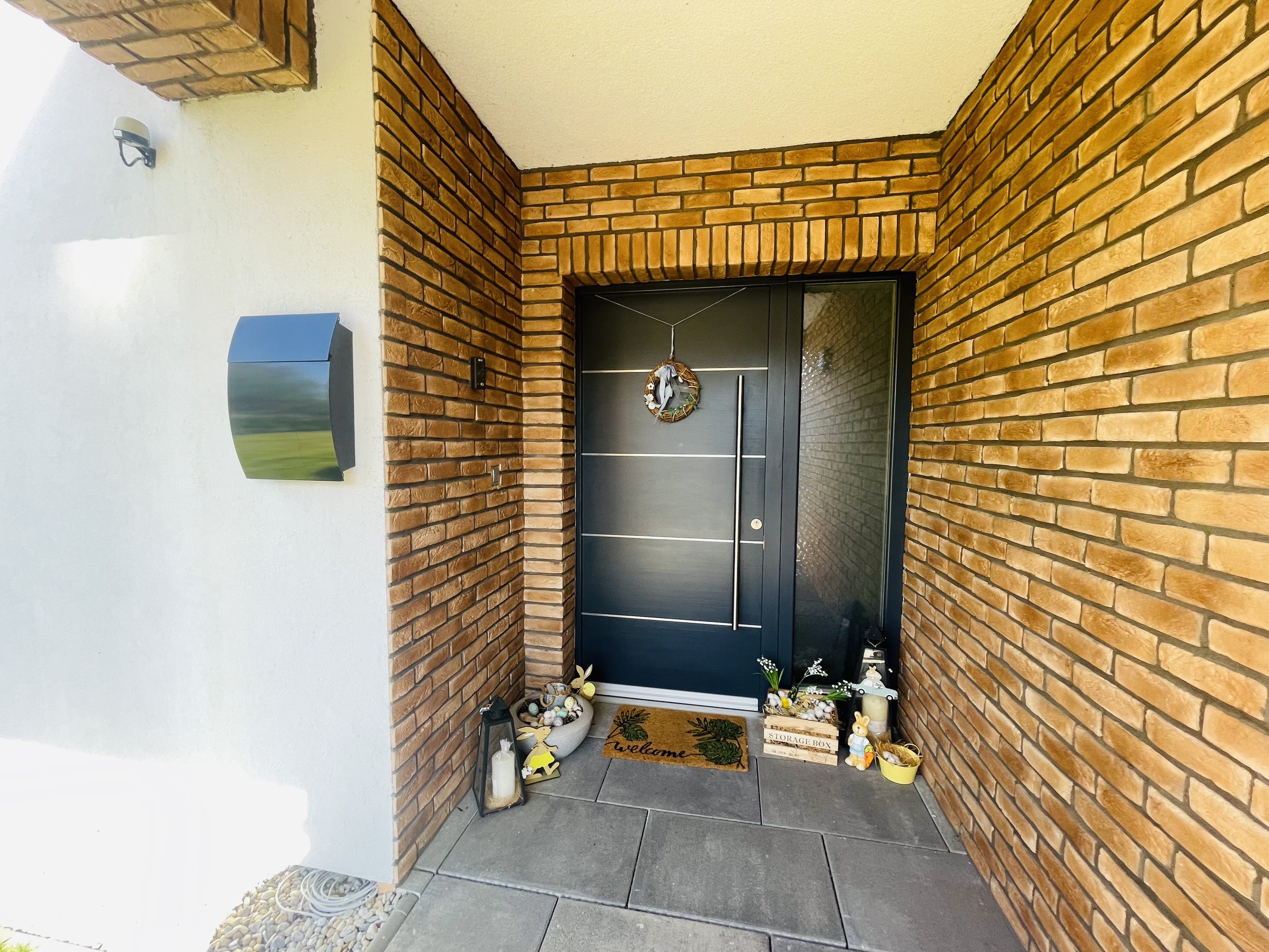 Na predaj poschodový 5 -izbový nadštandardný rodinný dom s bazénom,  v meste Gbely okres Skalica.