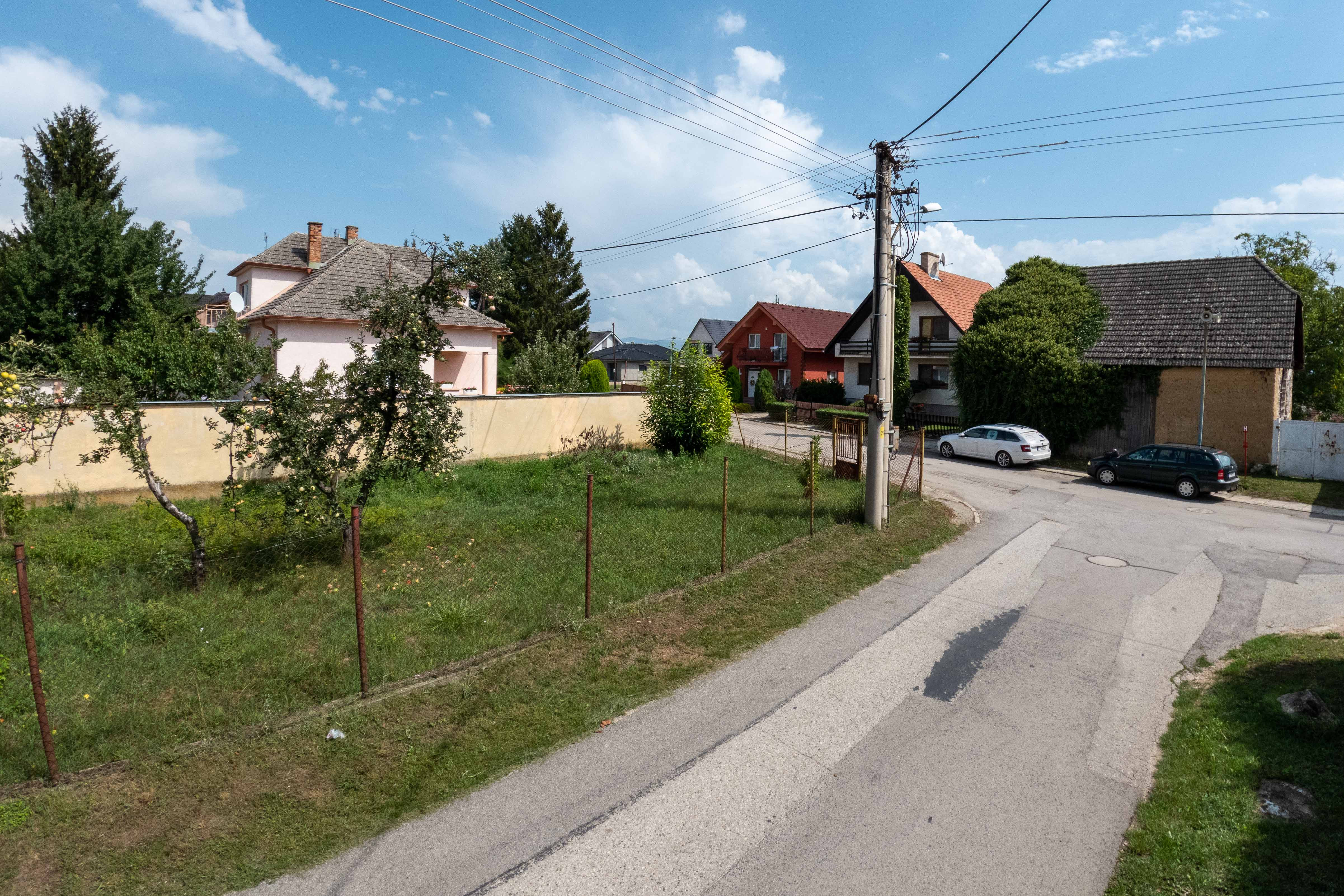 PREDAJ pozemok na výstavbu domu, Podolie