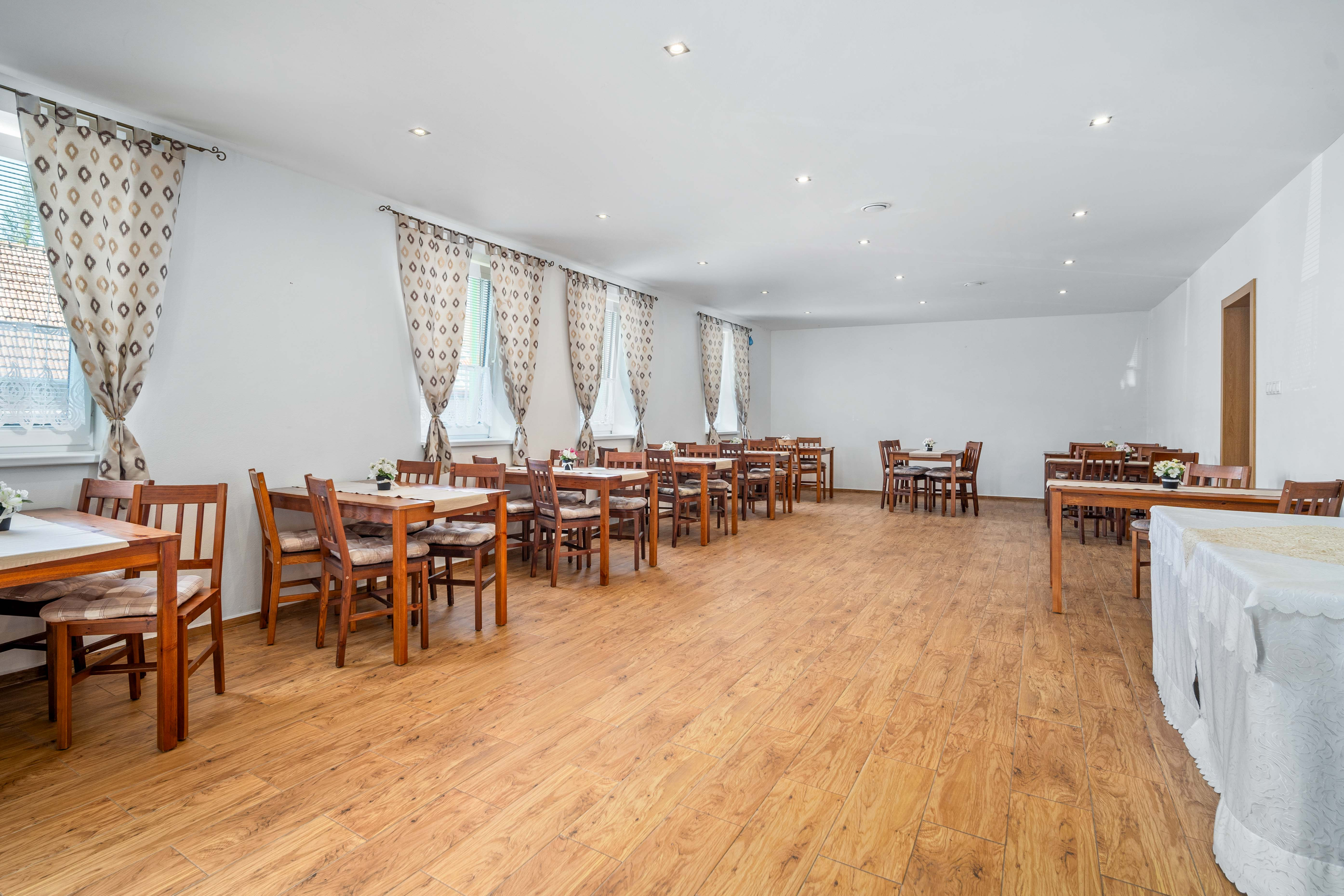 NA PREDAJ dom/reštaurácia, Moravské Lieskové, časť Šance