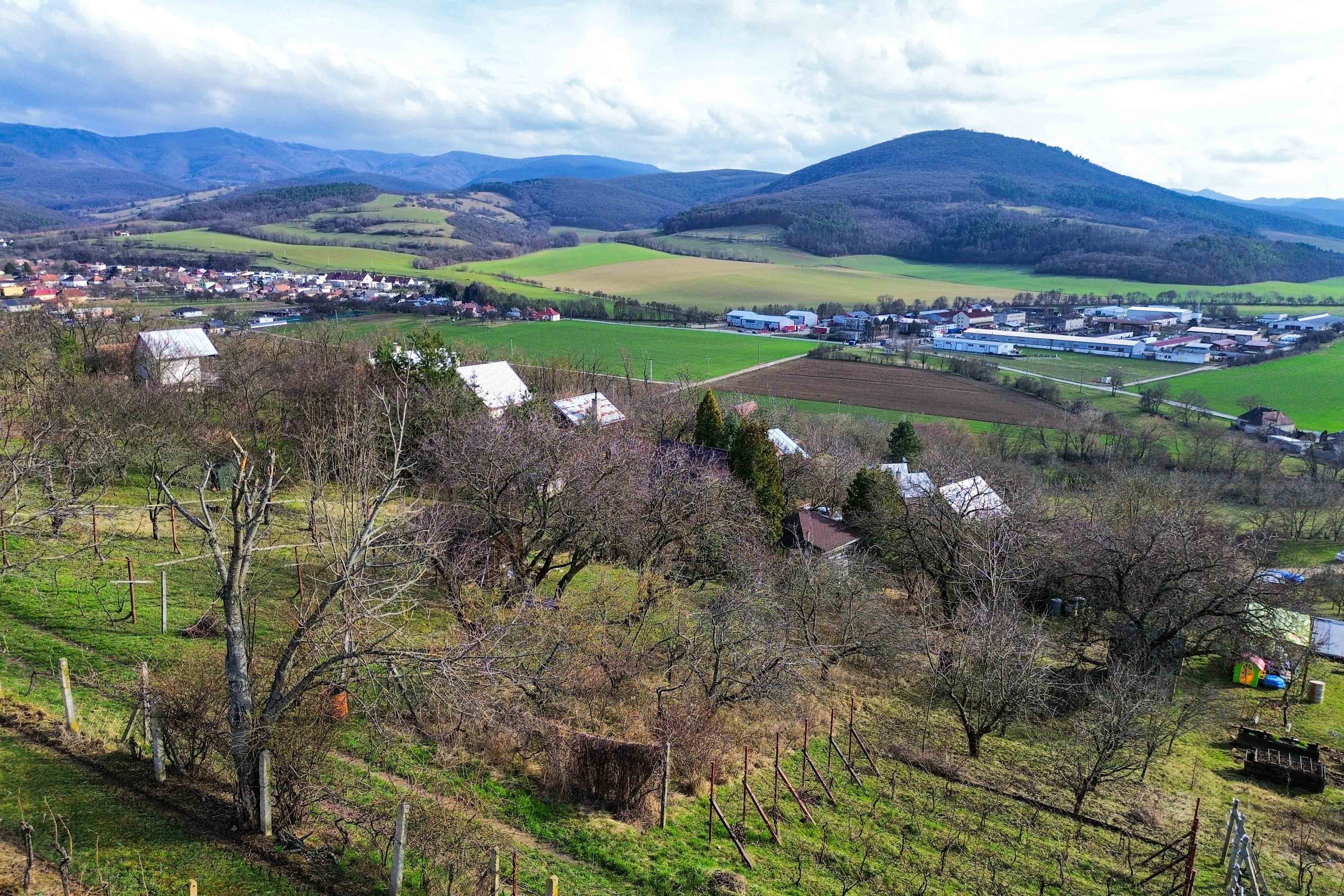 PREDAJ pozemku v Kálnici, k.ú. Beckov