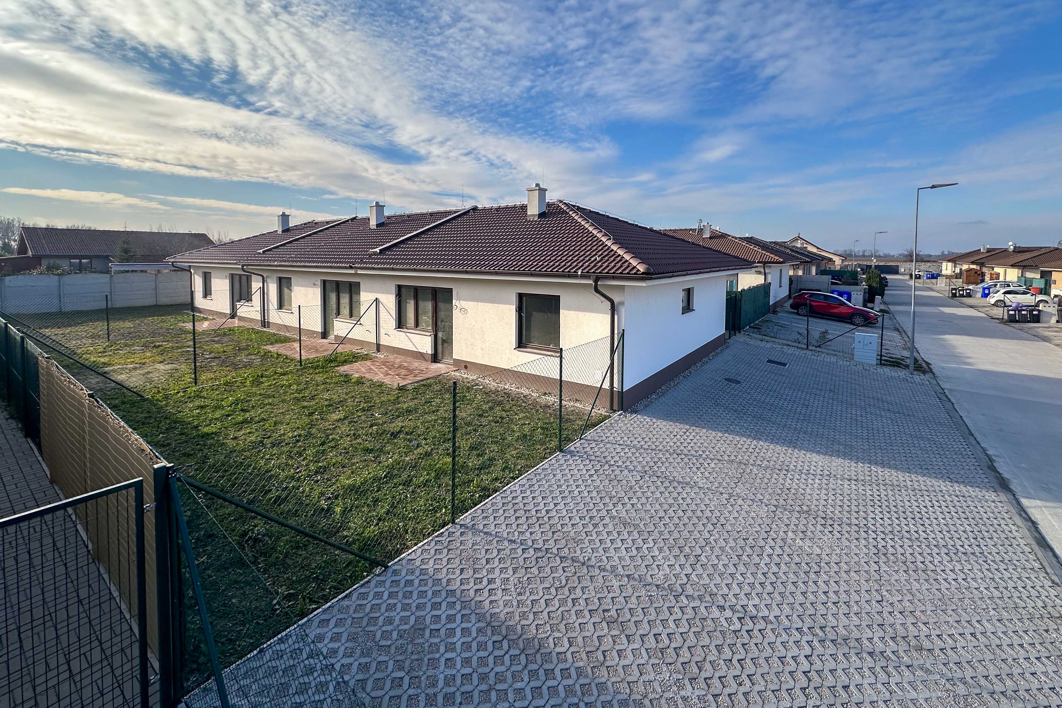 PREDAJ 3 izb. rodinného domu, Macov, novostavba, všetky IS