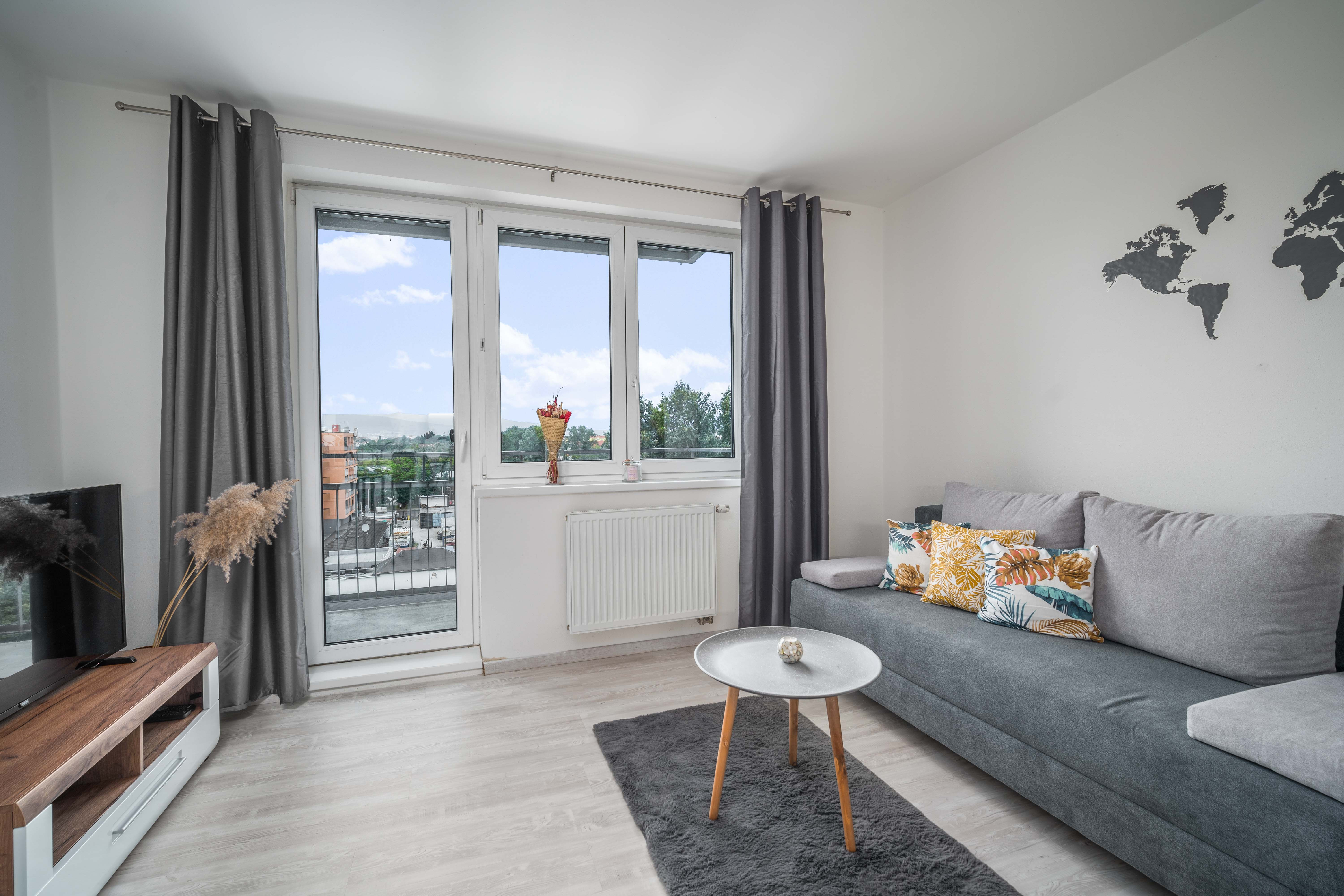 REZERVOVANÉ-PRENÁJOM 2 izb. bytu, Trnavská cesta, Bratislava