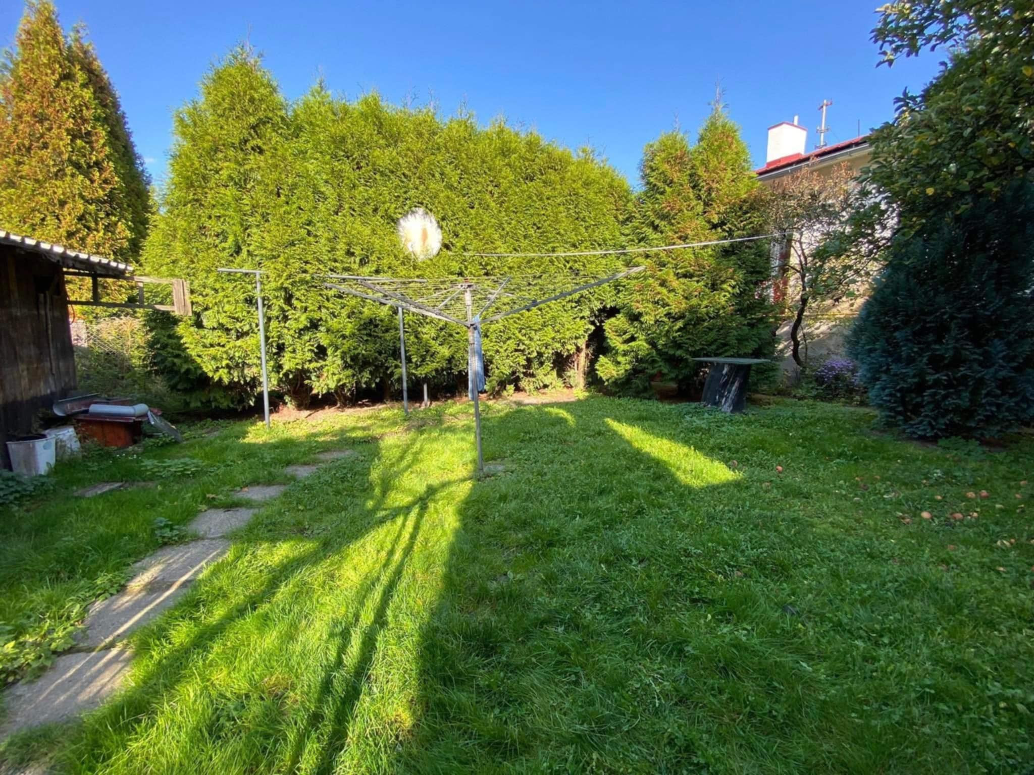 KROMPACHY- rodinný dom (10izieb)+ 3 garáže na PREDAJ !