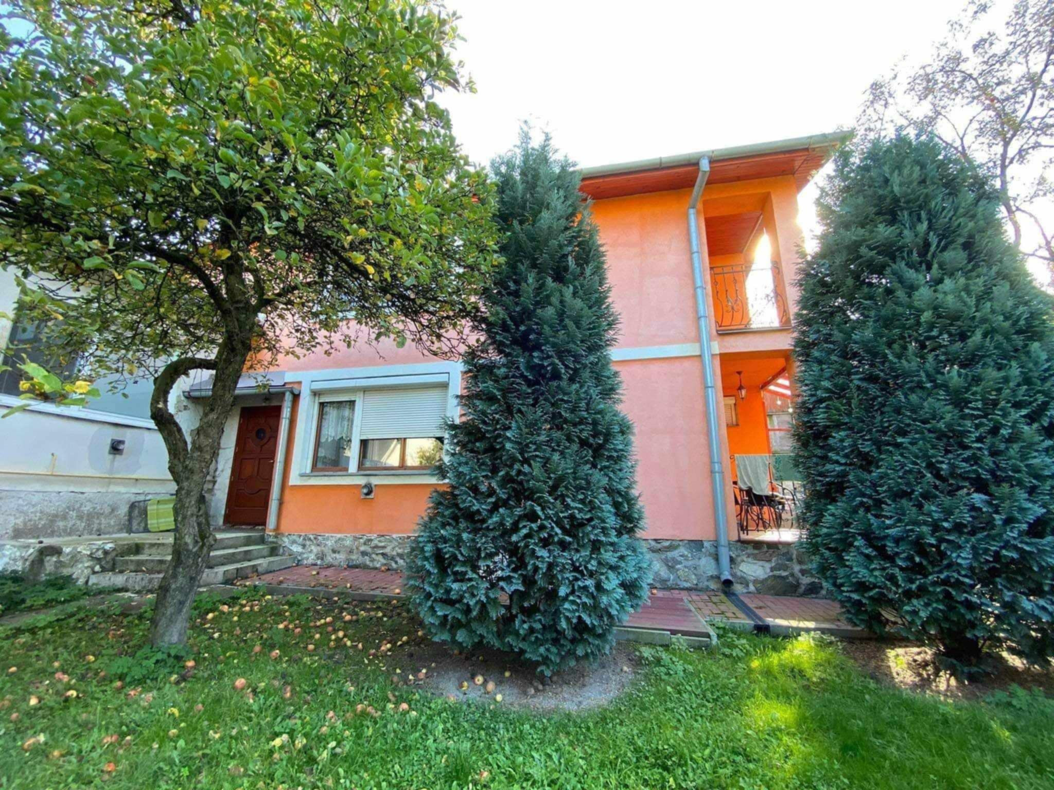 KROMPACHY- rodinný dom (10izieb)+ 3 garáže na PREDAJ !