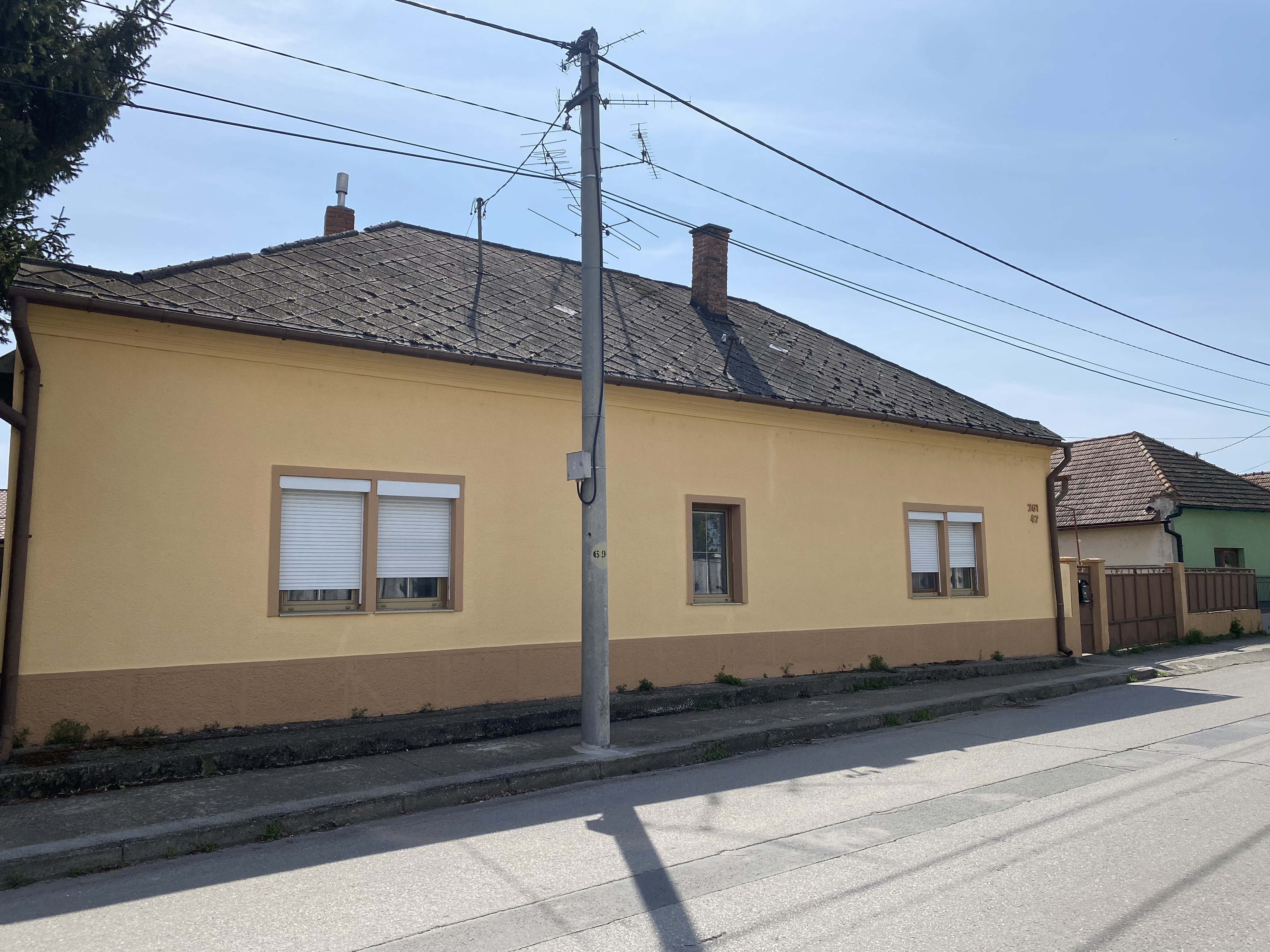 Na predaj rodinný dom so stavebným pozemkom vo Veľkom Mederi