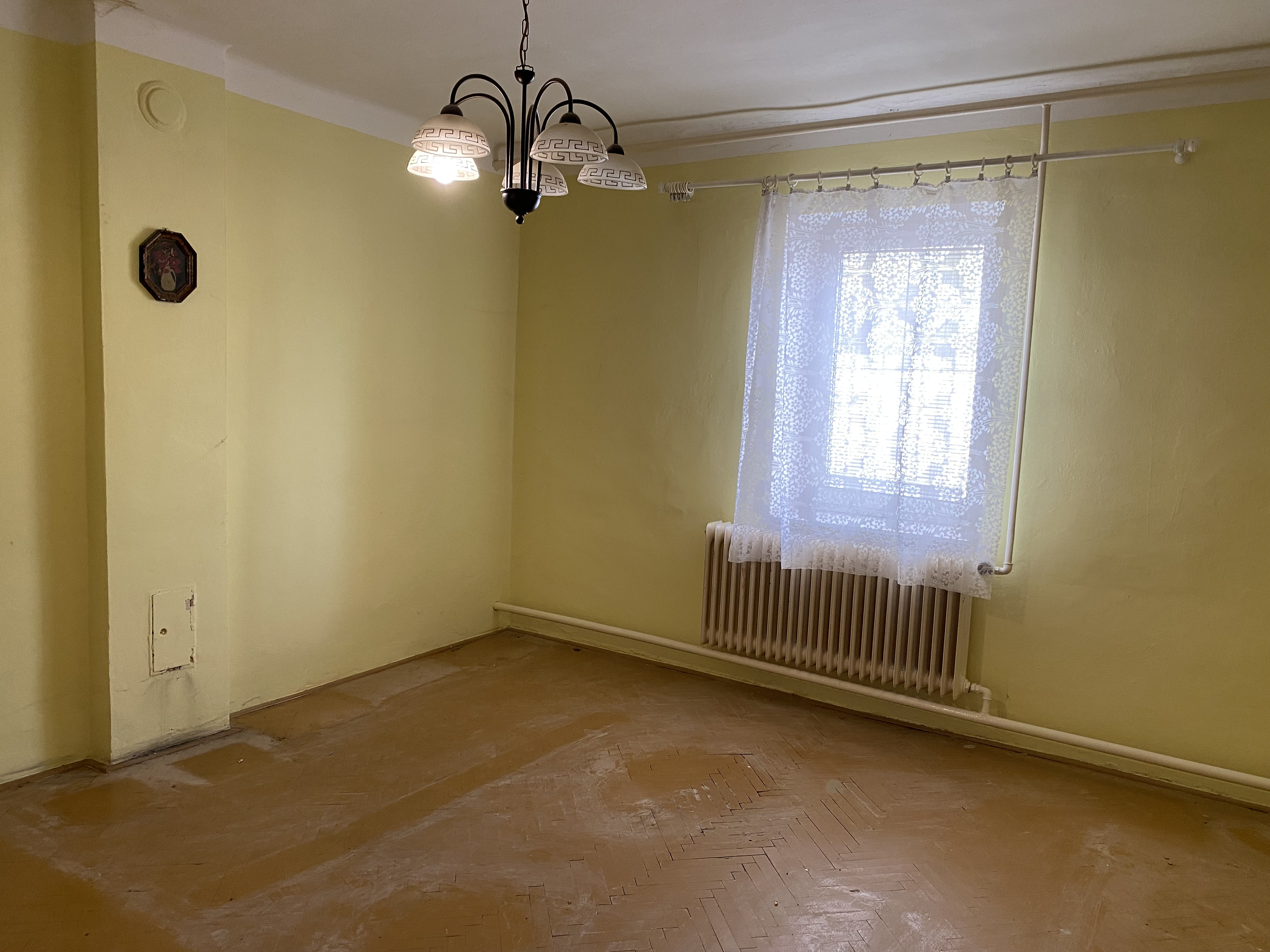 Na predaj rodinný dom so stavebným pozemkom vo Veľkom Mederi