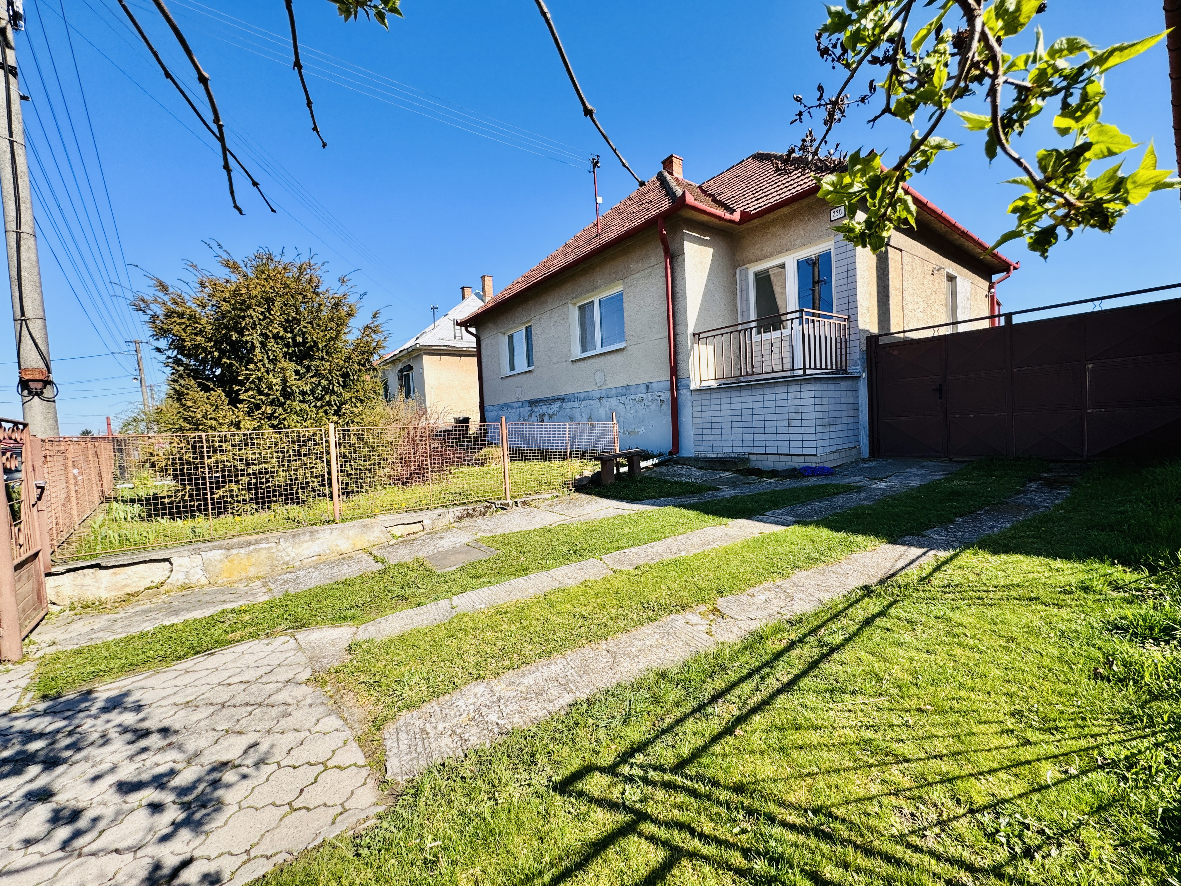 Zrekonštruovaný 3-izbový rodinný dom v Gbeloch – pripravený na nasťahovanie.