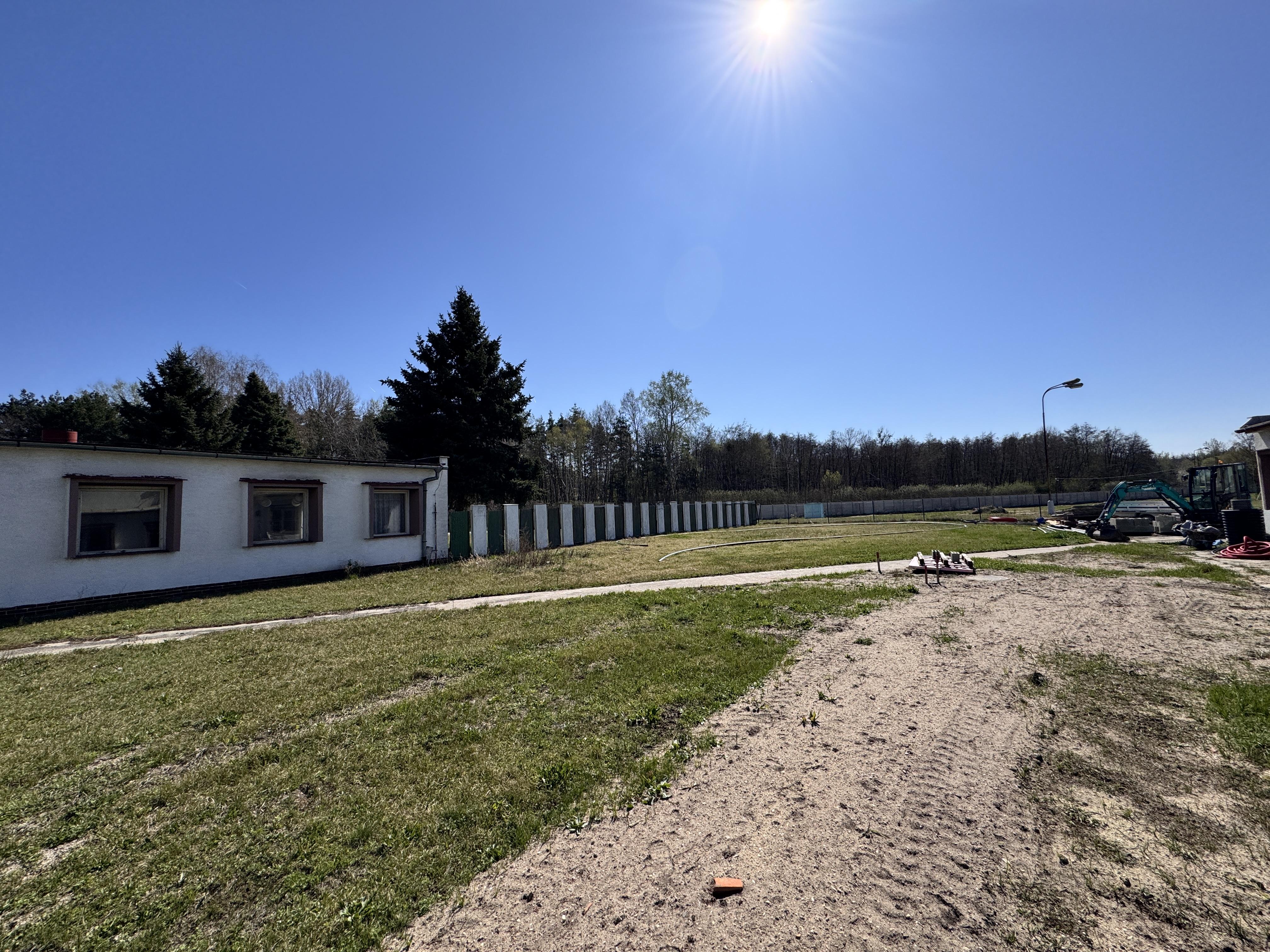 Predaj budovy s veľkým pozemkom – Gbely, priemyselná zóna, pozemok 5602 m².
