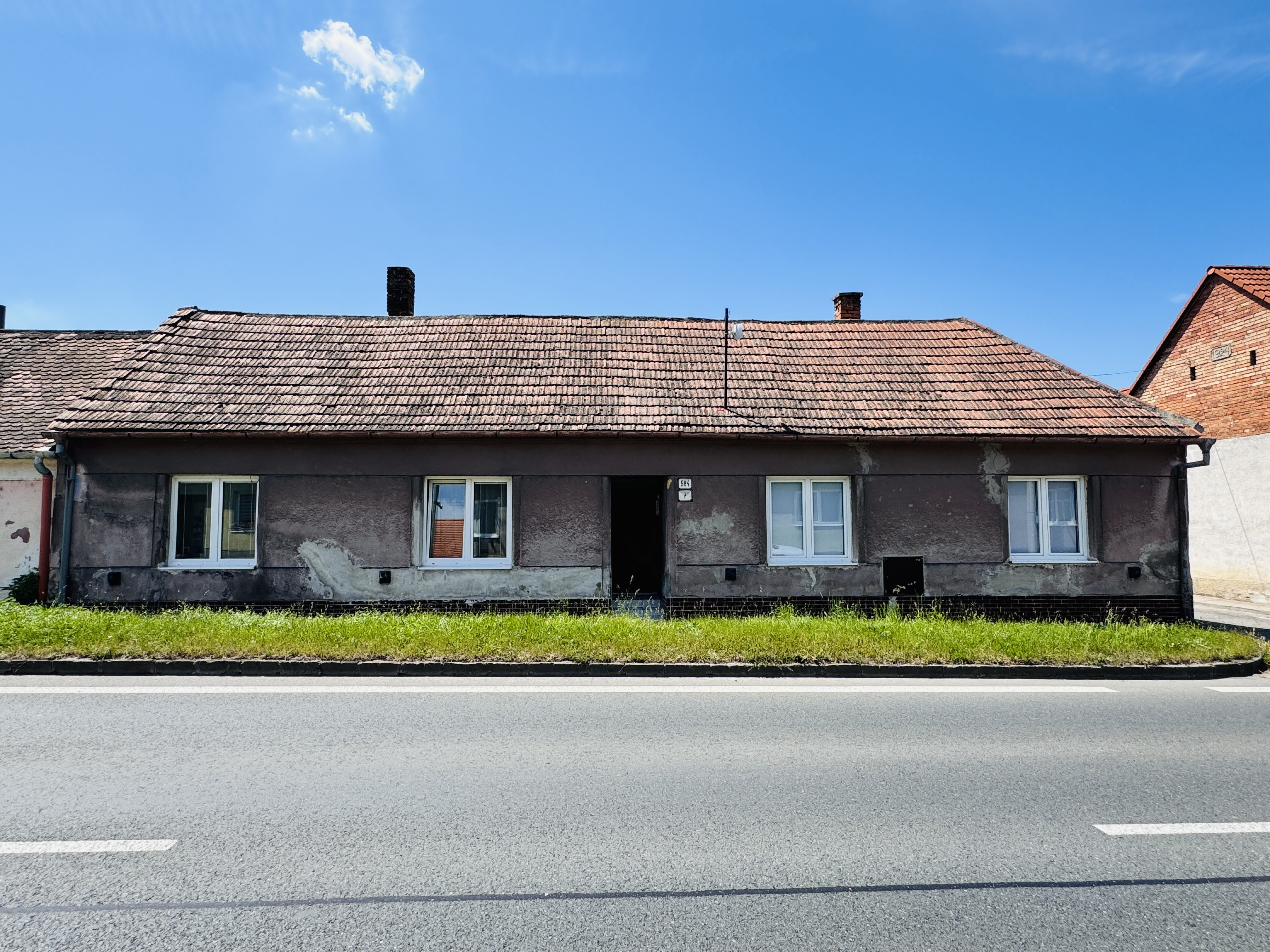 Na predaj 3-izbový rodinný dom s garážou a hospodárskymi budovami – Holíč, ul. Štúrova.