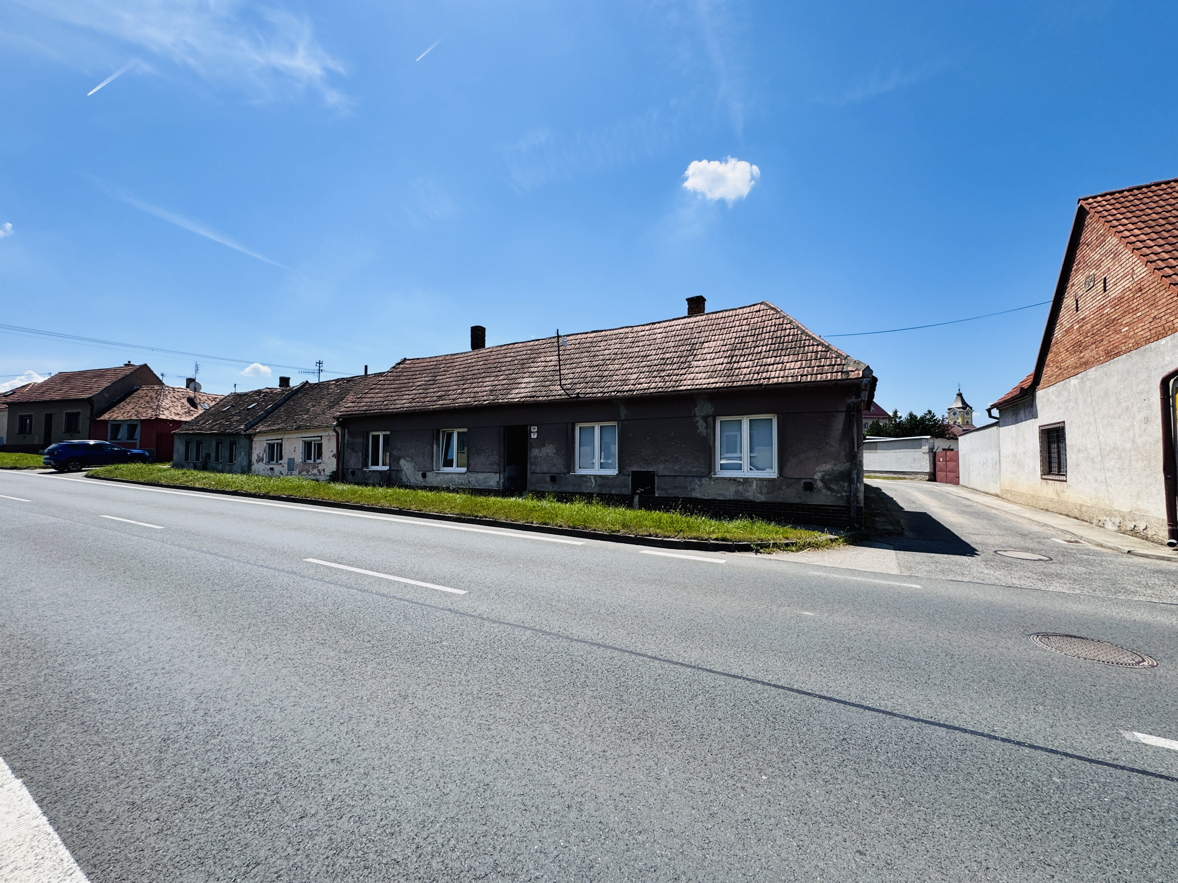 Na predaj 3-izbový rodinný dom s garážou a hospodárskymi budovami – Holíč, ul. Štúrova.