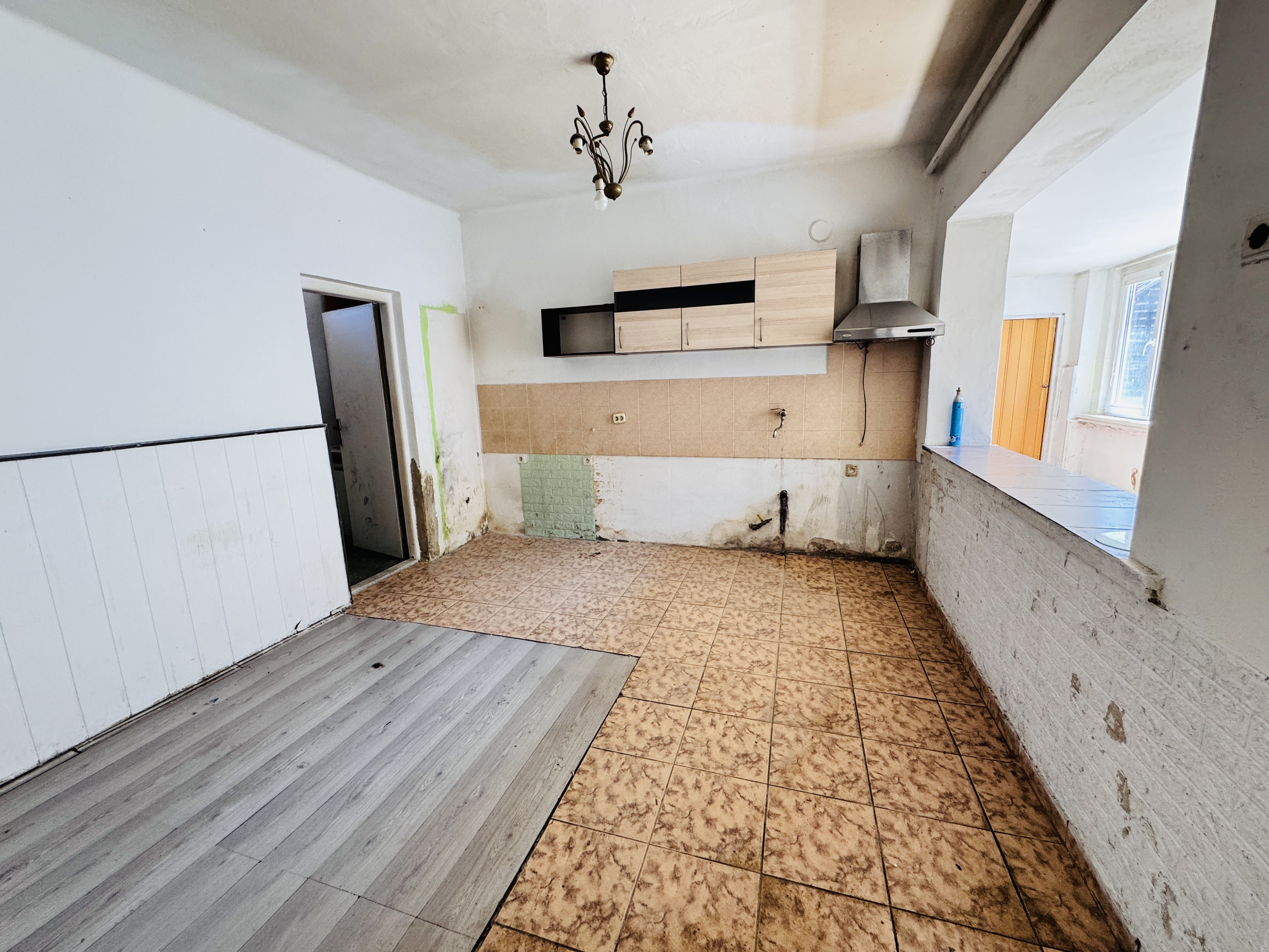 Na predaj rodinný dom so stodolou a veľkým pozemkom