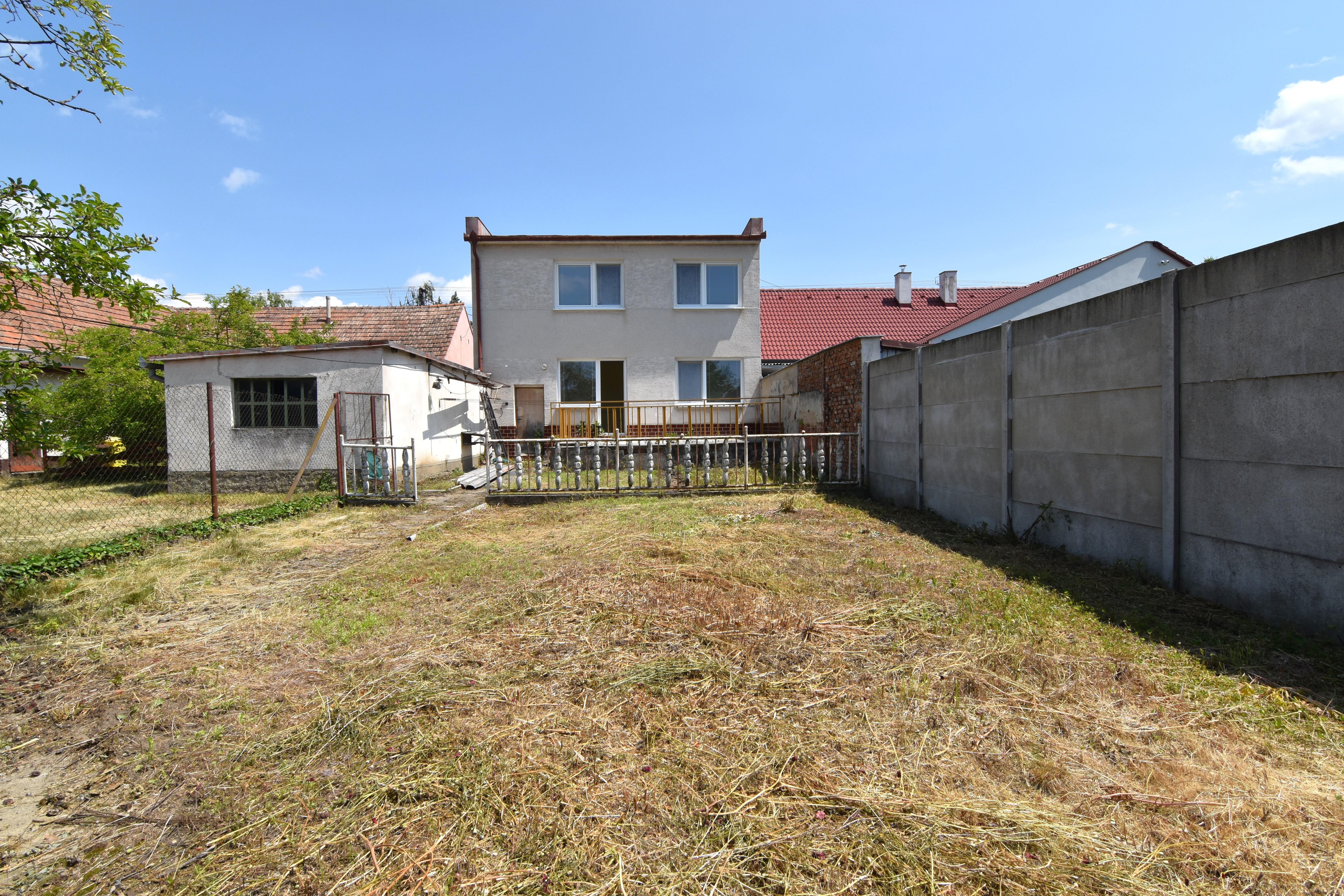 Na predaj rodinný dom s garážou v Malackách