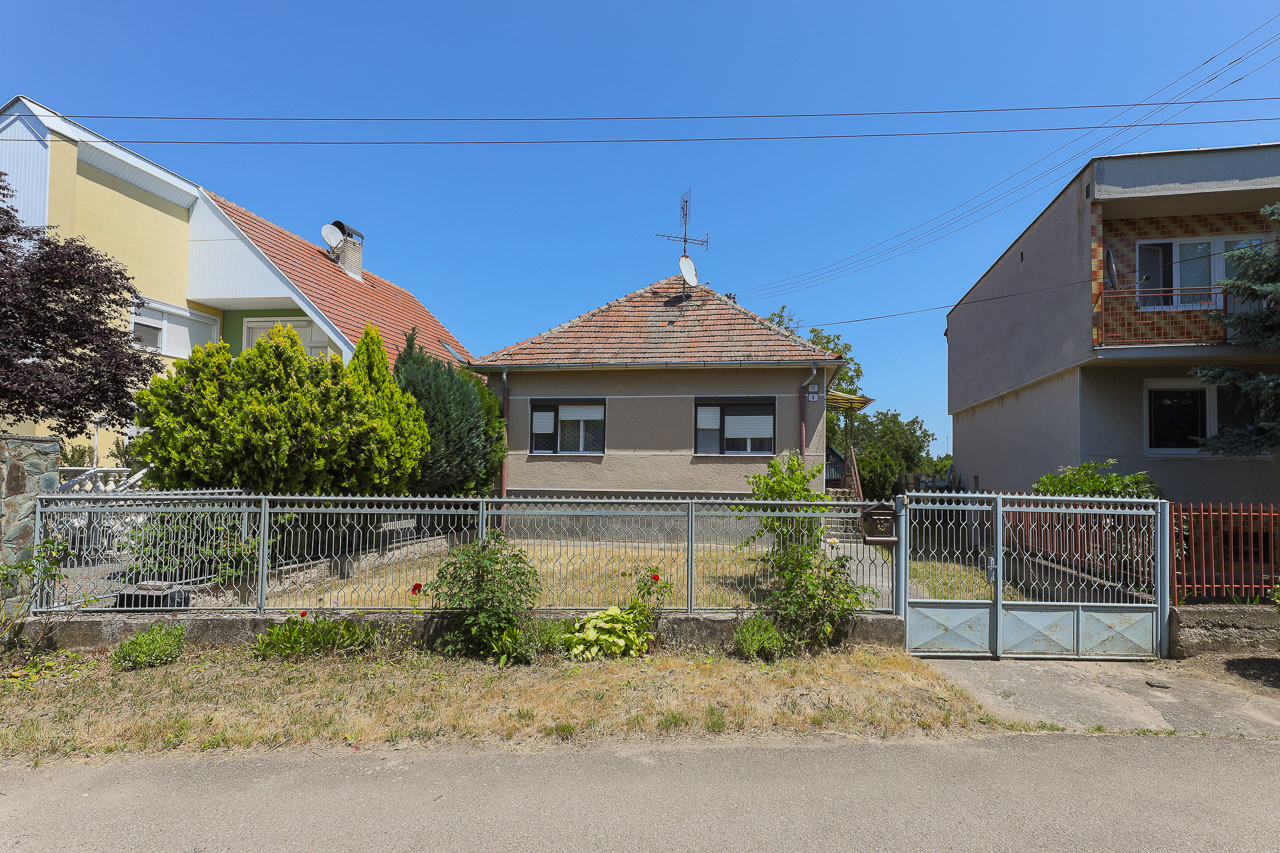 Rodinný dom v obci Dolný Ohaj s pivnicou a veľkou záhradou