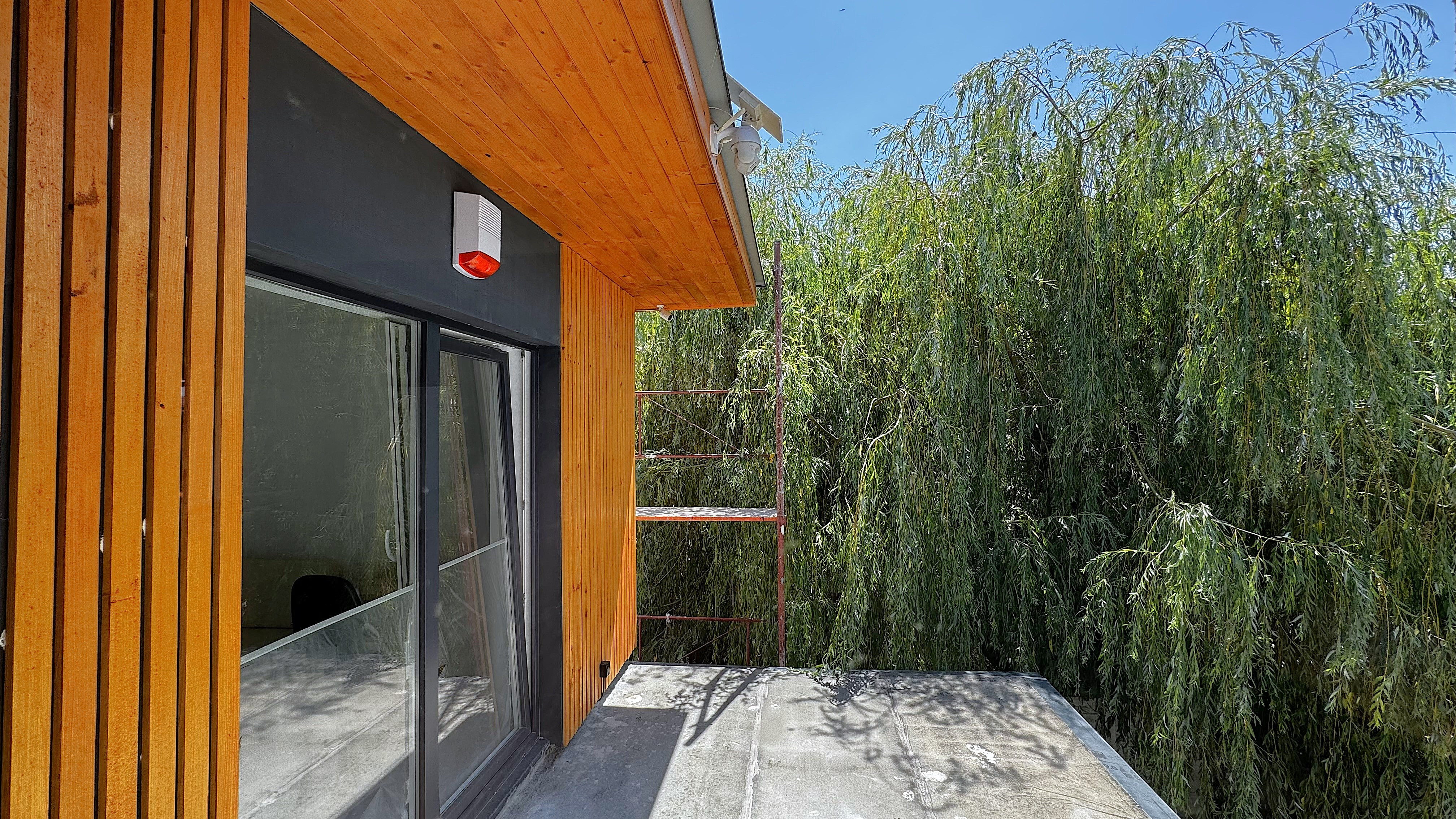 PREDAJ dvojpodlažnej rekreačnej chaty pri Šulianskom jazere