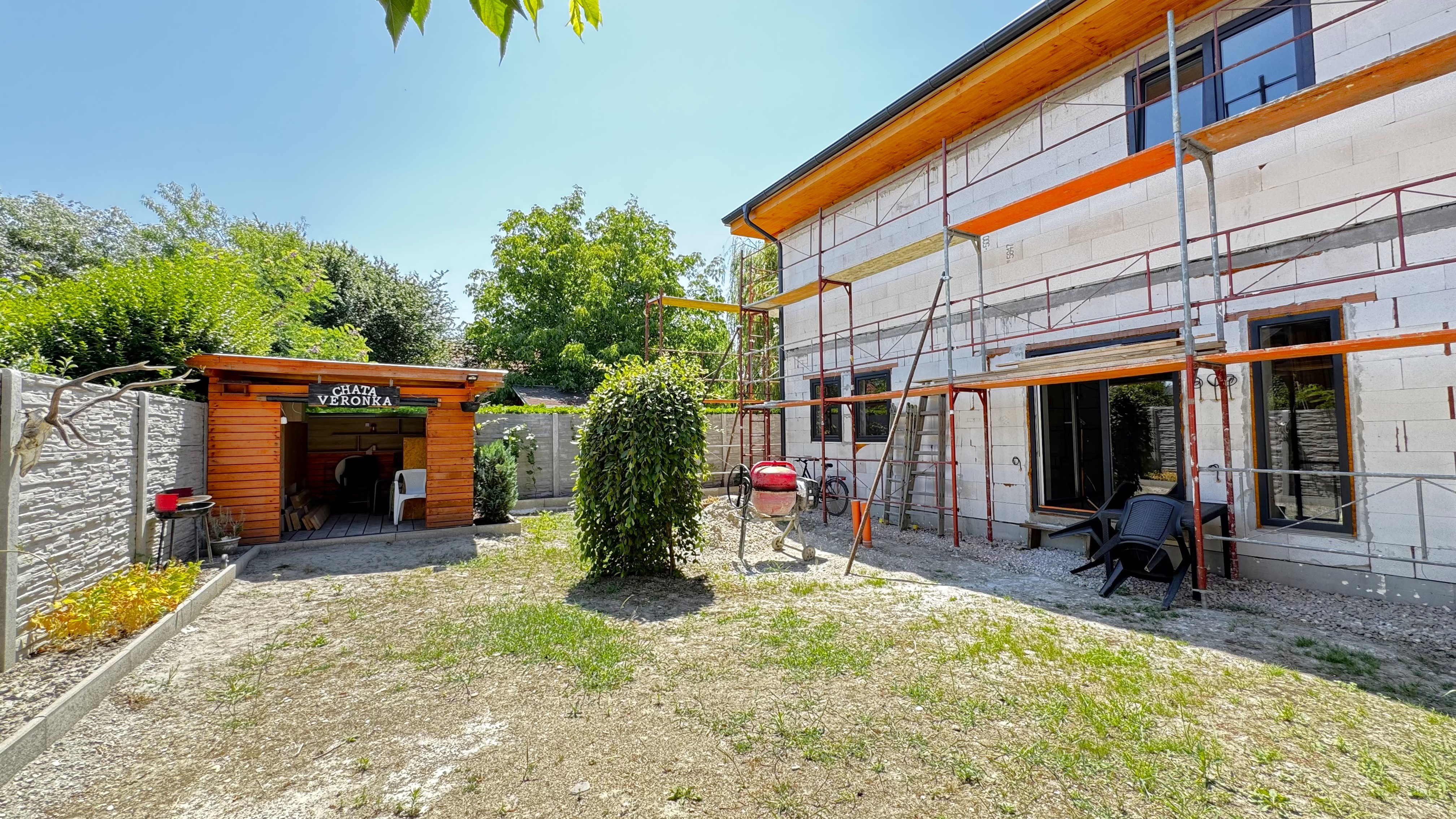 PREDAJ dvojpodlažnej rekreačnej chaty pri Šulianskom jazere