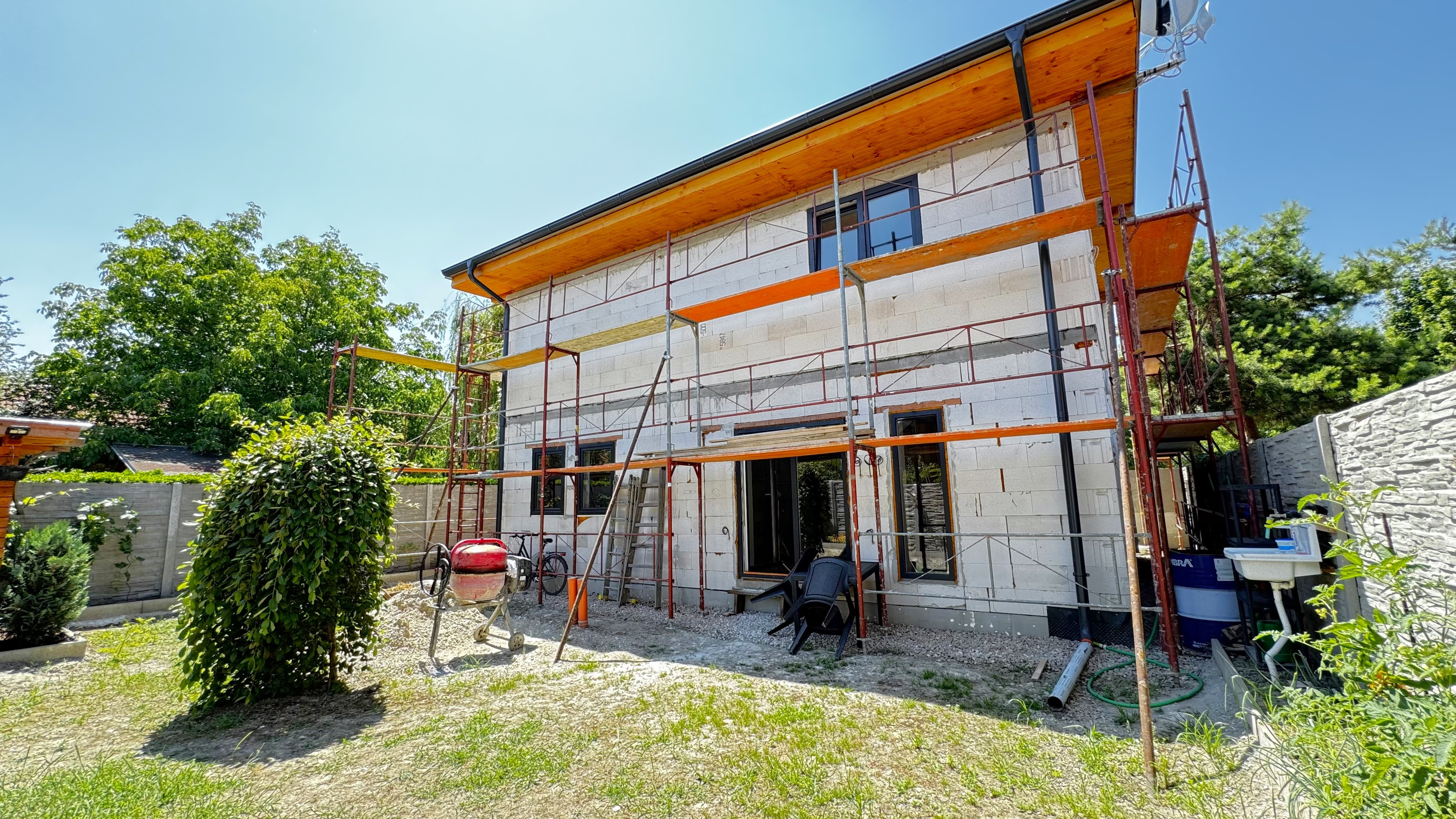 PREDAJ dvojpodlažnej rekreačnej chaty pri Šulianskom jazere