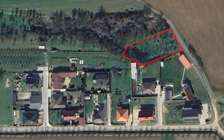 NA PREDAJ pozemok s výhľadmi a potenciálom, Bošáca (1241 m²)