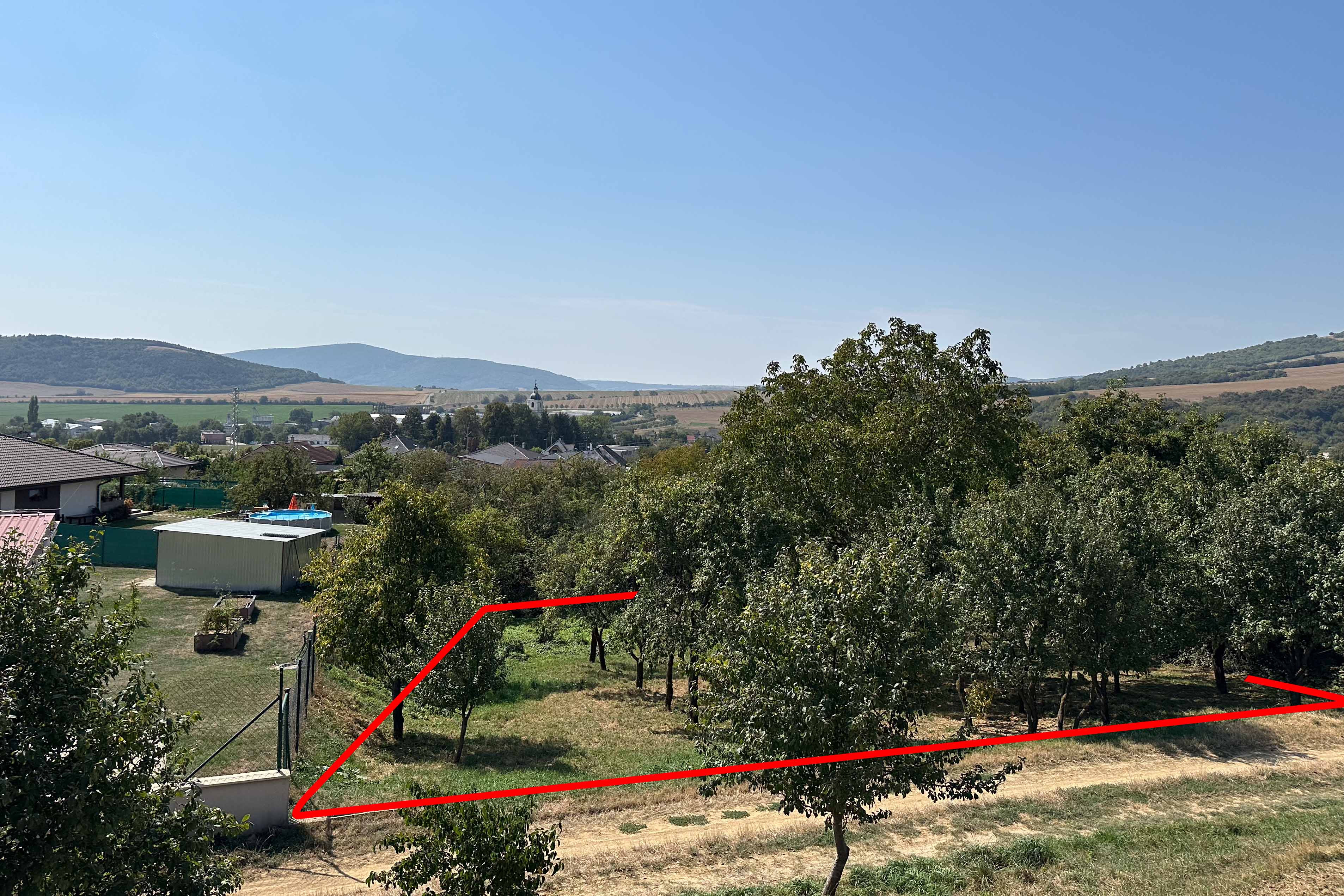 NA PREDAJ pozemok s výhľadmi a potenciálom, Bošáca (1241 m²)