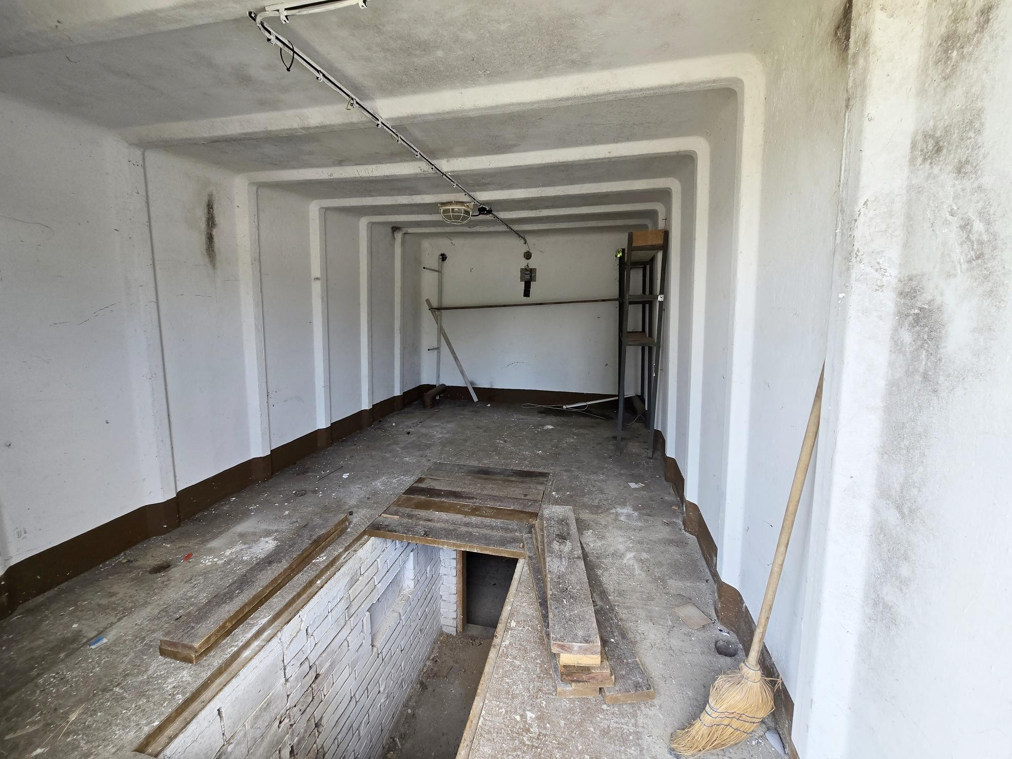 PREDAJ - Garáž, ul. Banská, NMnV