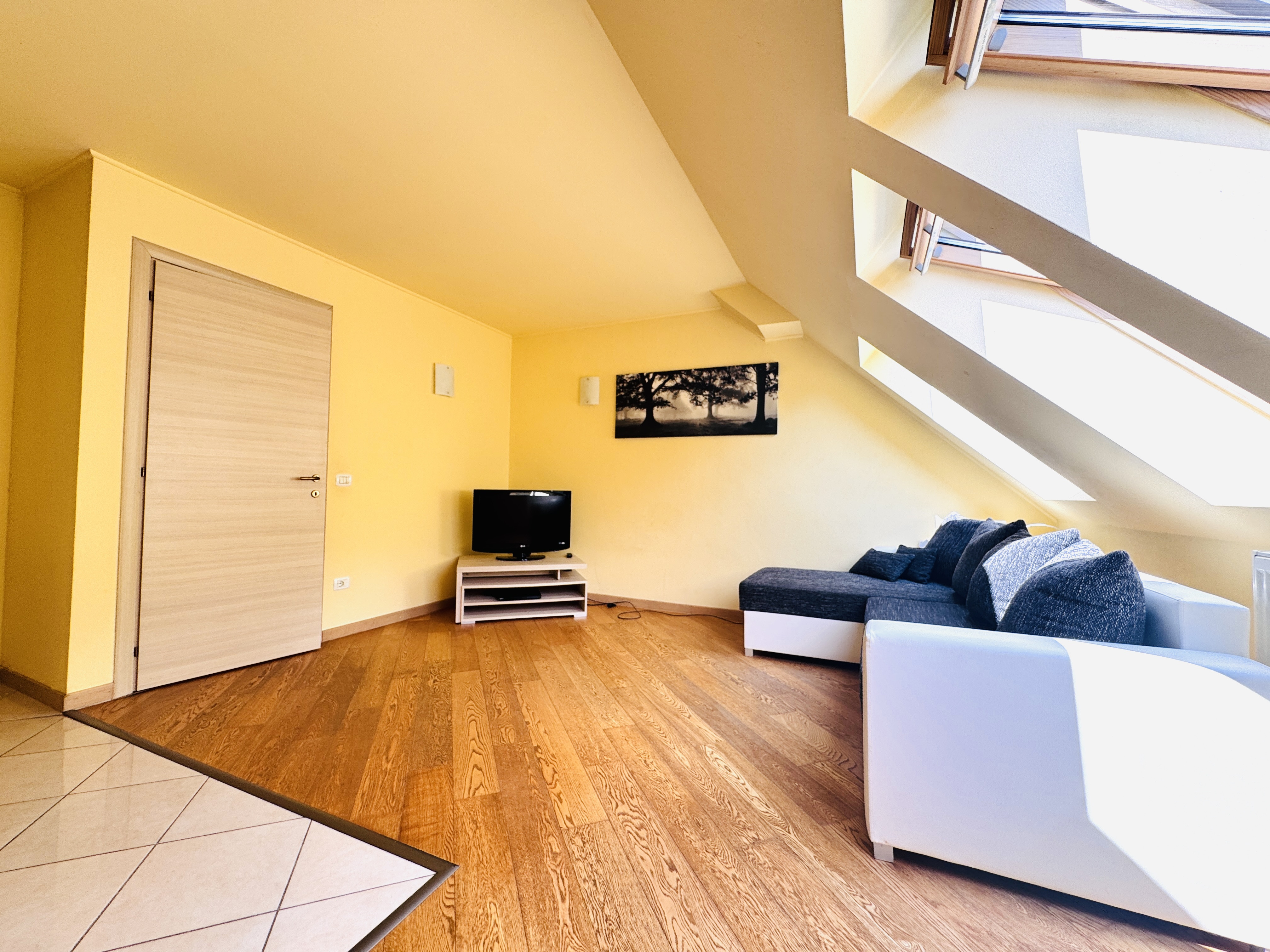 NA PREDAJ  svetlý  2-izbový podkrovný byt v centre Skalice – Potočná ulica.