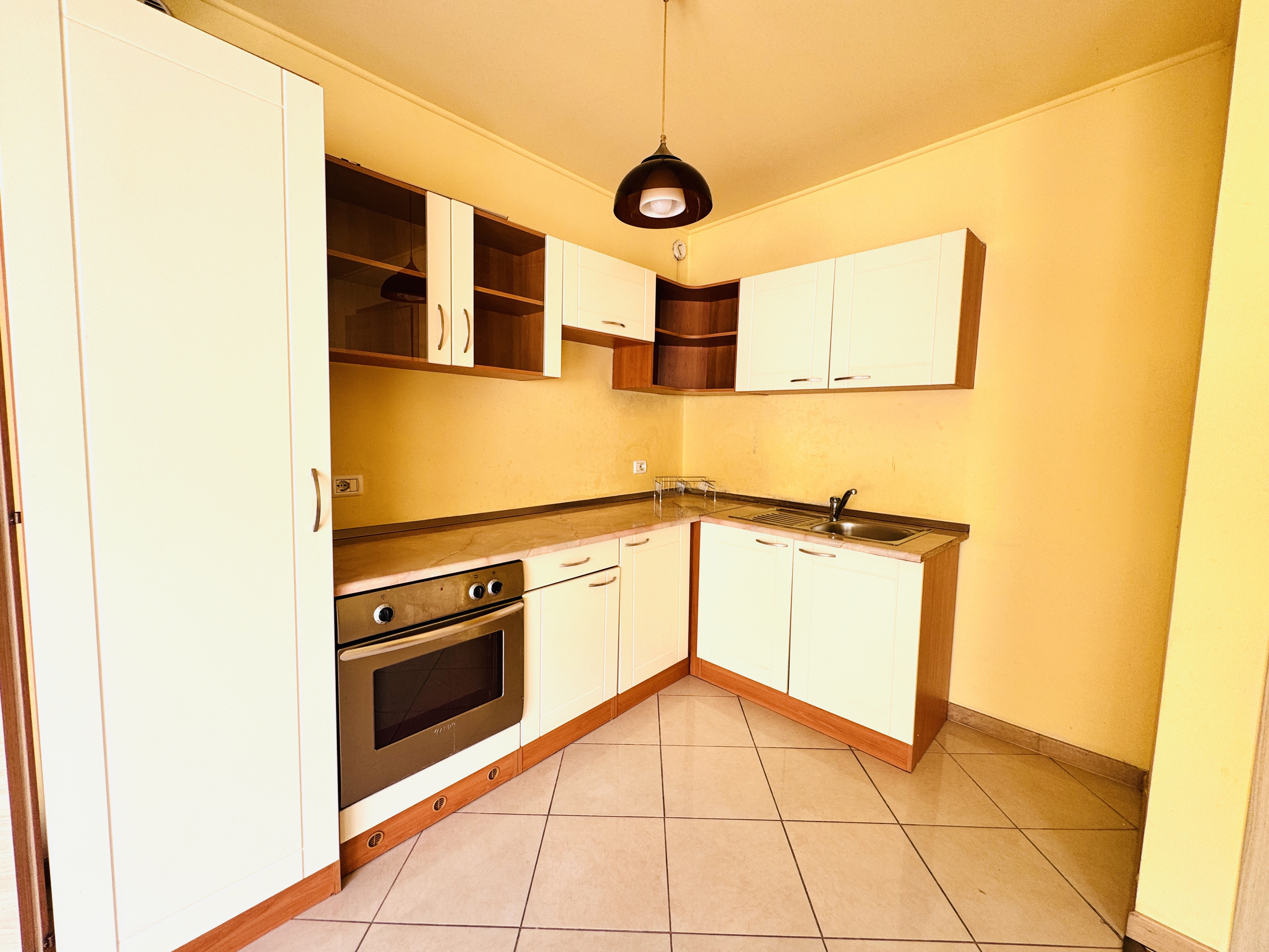 NA PREDAJ  svetlý  2-izbový podkrovný byt v centre Skalice – Potočná ulica.