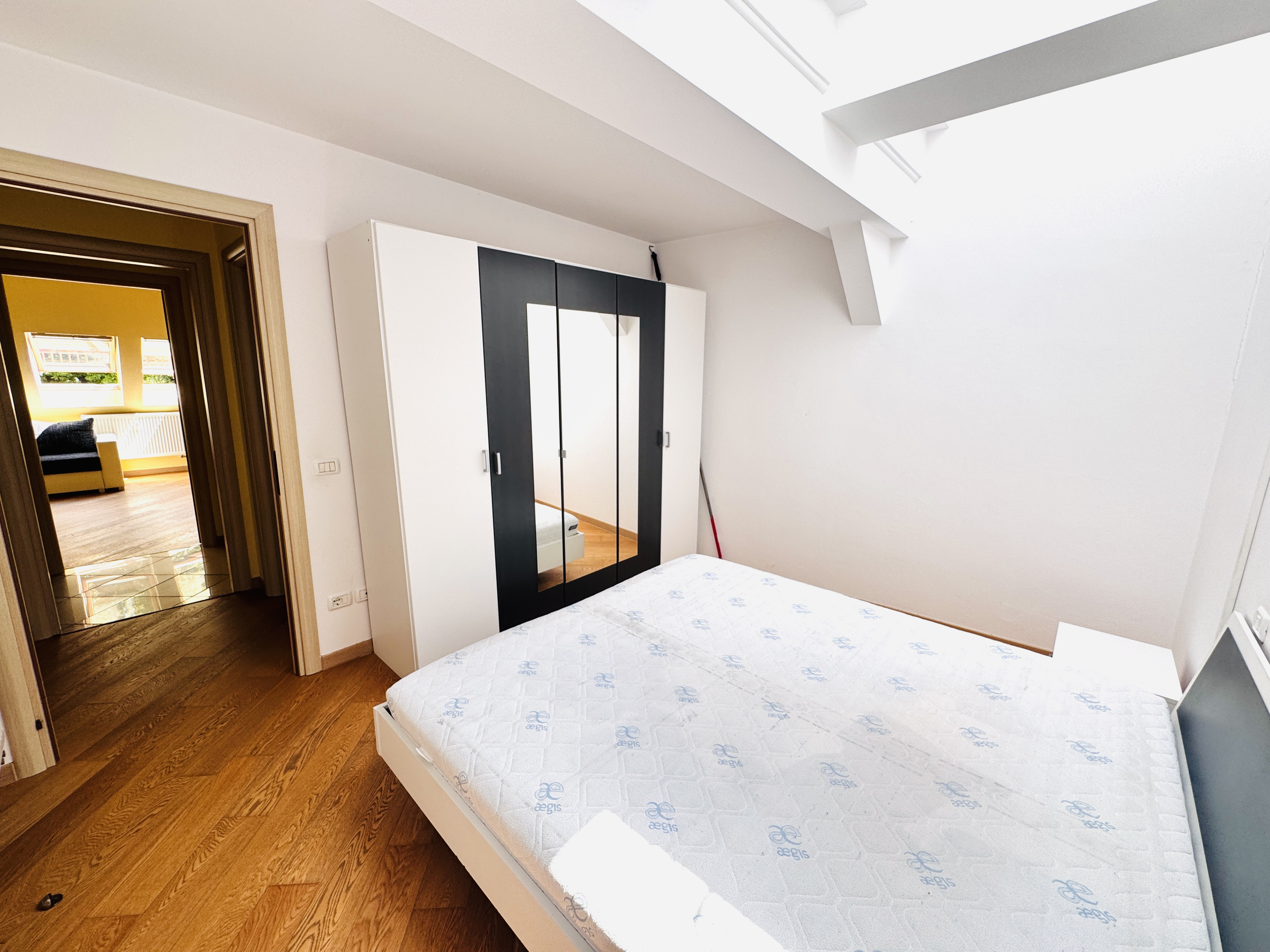 NA PREDAJ  svetlý  2-izbový podkrovný byt v centre Skalice – Potočná ulica.