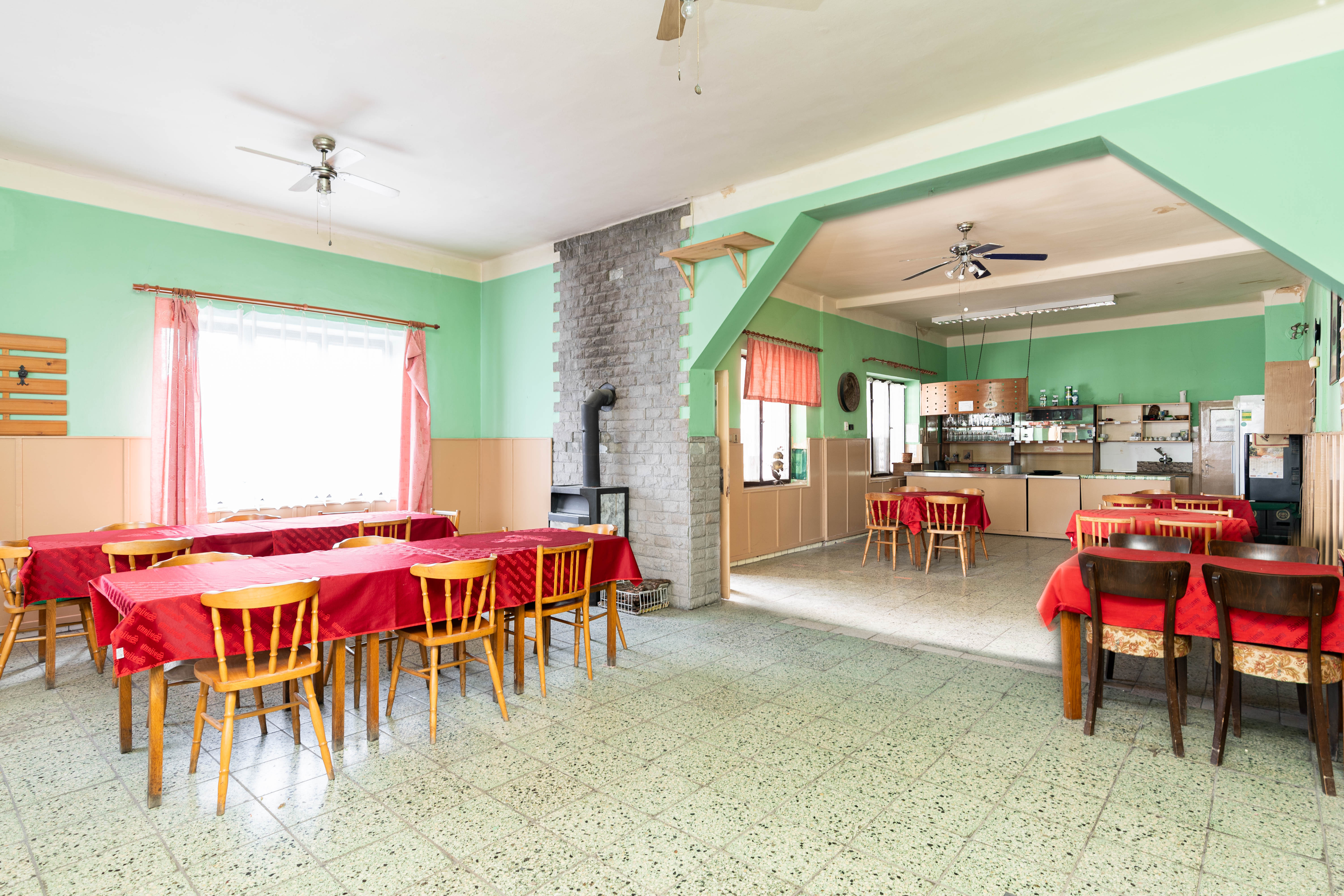 Na predaj zabehnutá krčma s tradíciou vo Vojke nad Dunajom