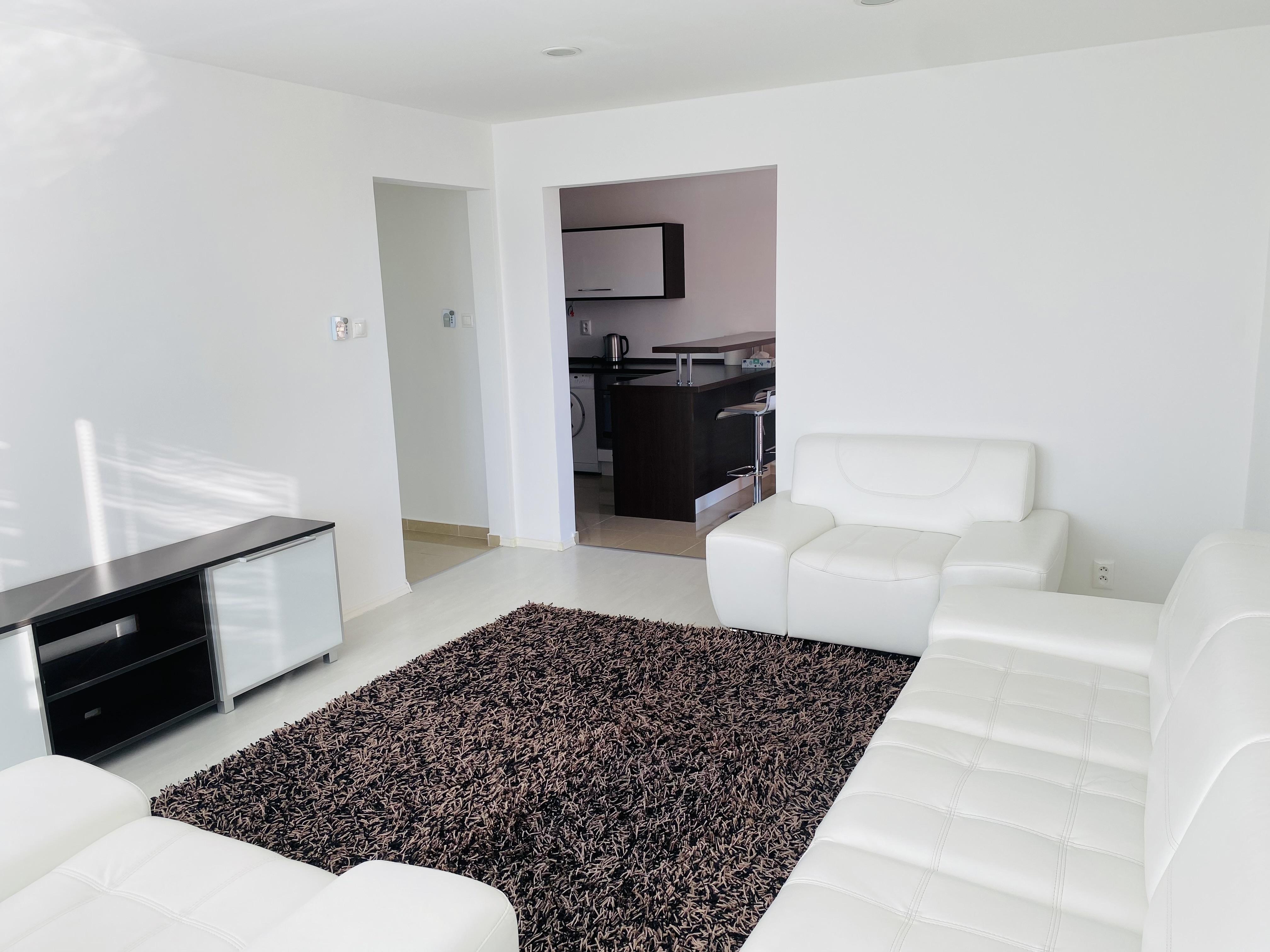 Na prenájom zrekonštruovaný 3-izbový byt v Dunajskej Strede