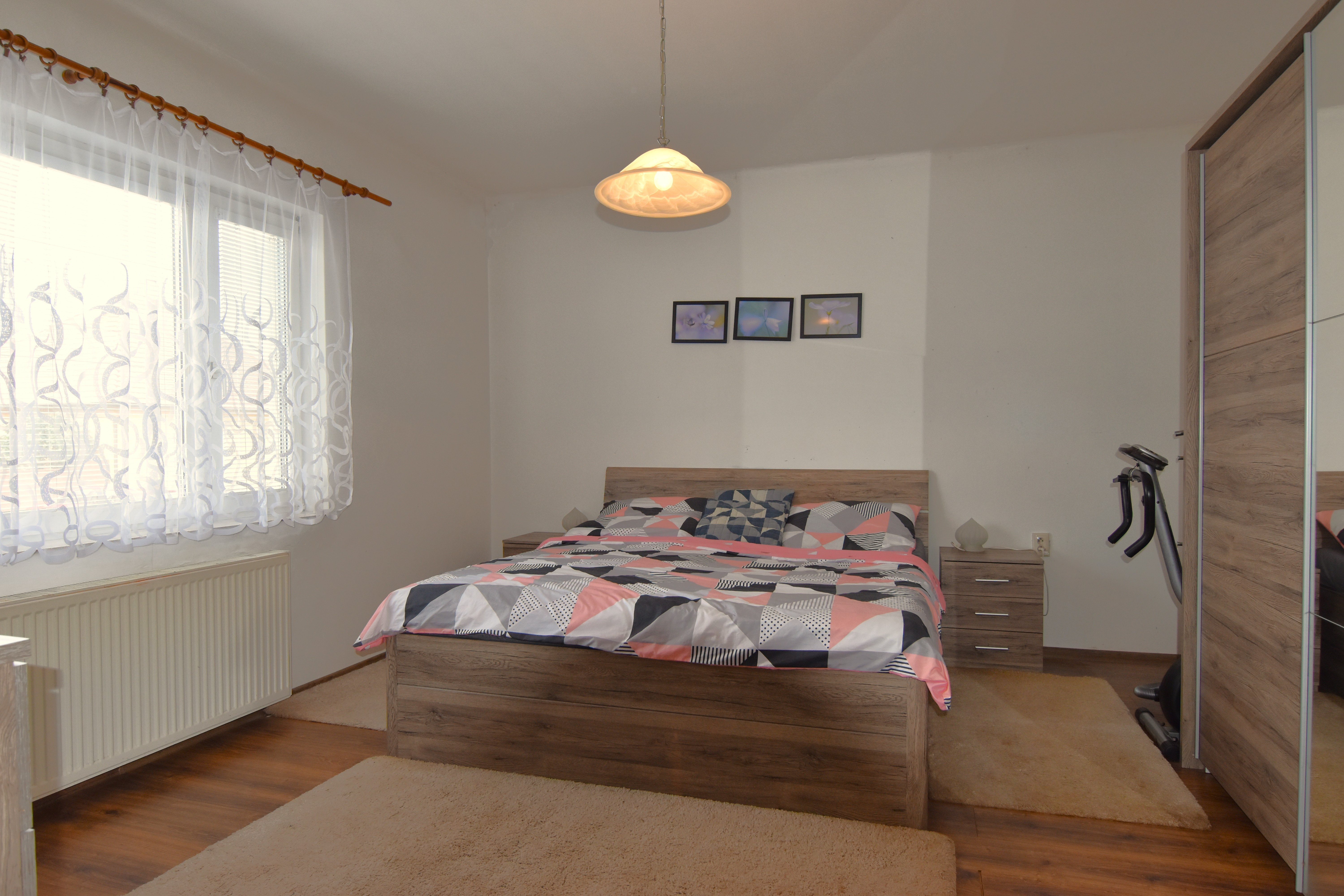 Rodinný dom s veľkou záhradou a potenciálom v obci Sološnica