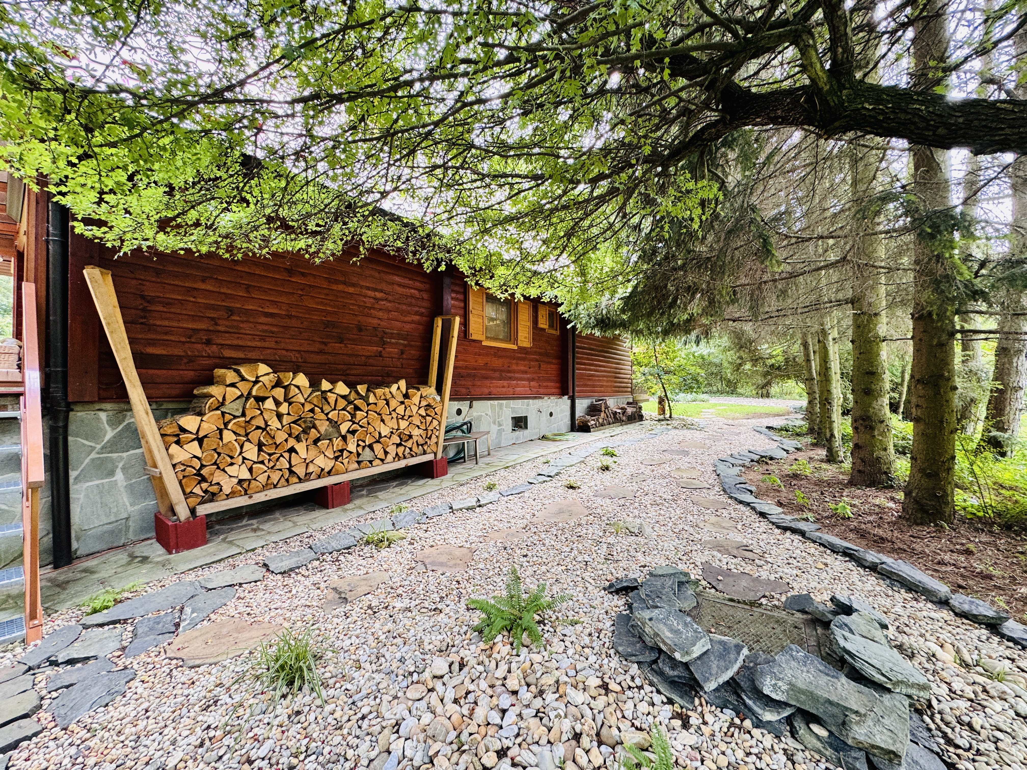 Na predaj rekreačná chata v srdci Skalických hôr .