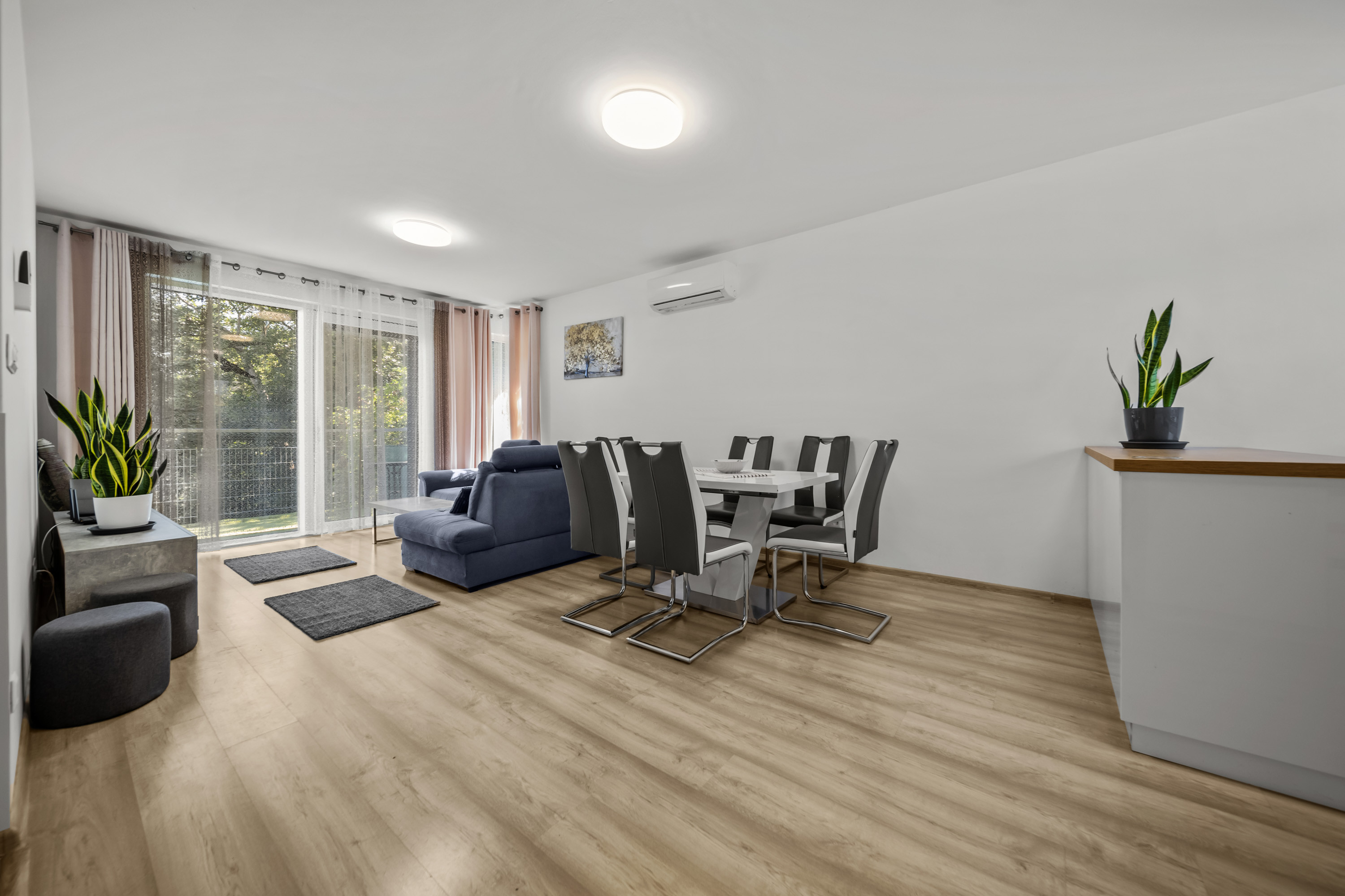 Prenájom priestranného 5-izbového rodinného domu pri lese v Dúbravke