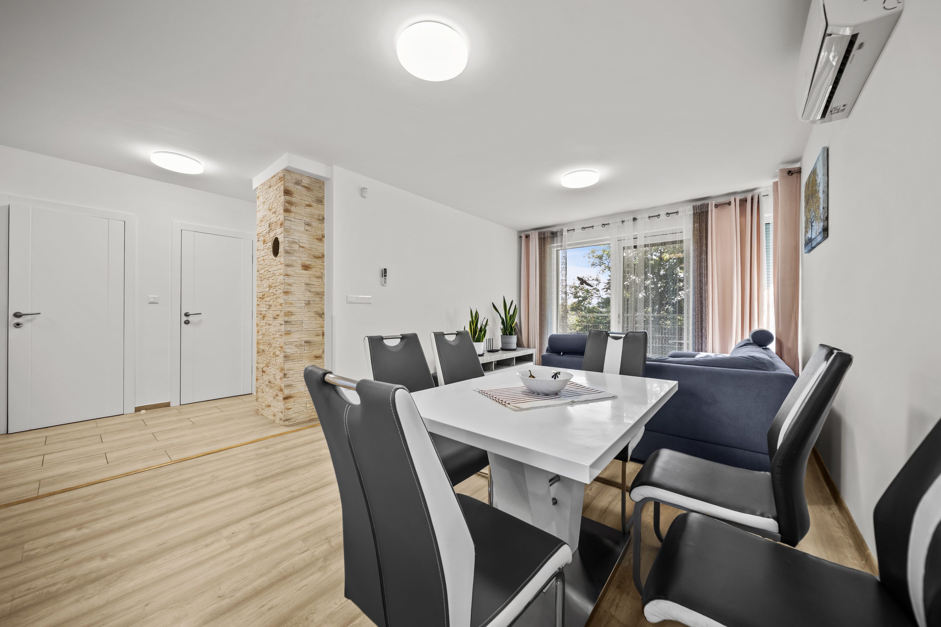 Prenájom priestranného 5-izbového rodinného domu pri lese v Dúbravke