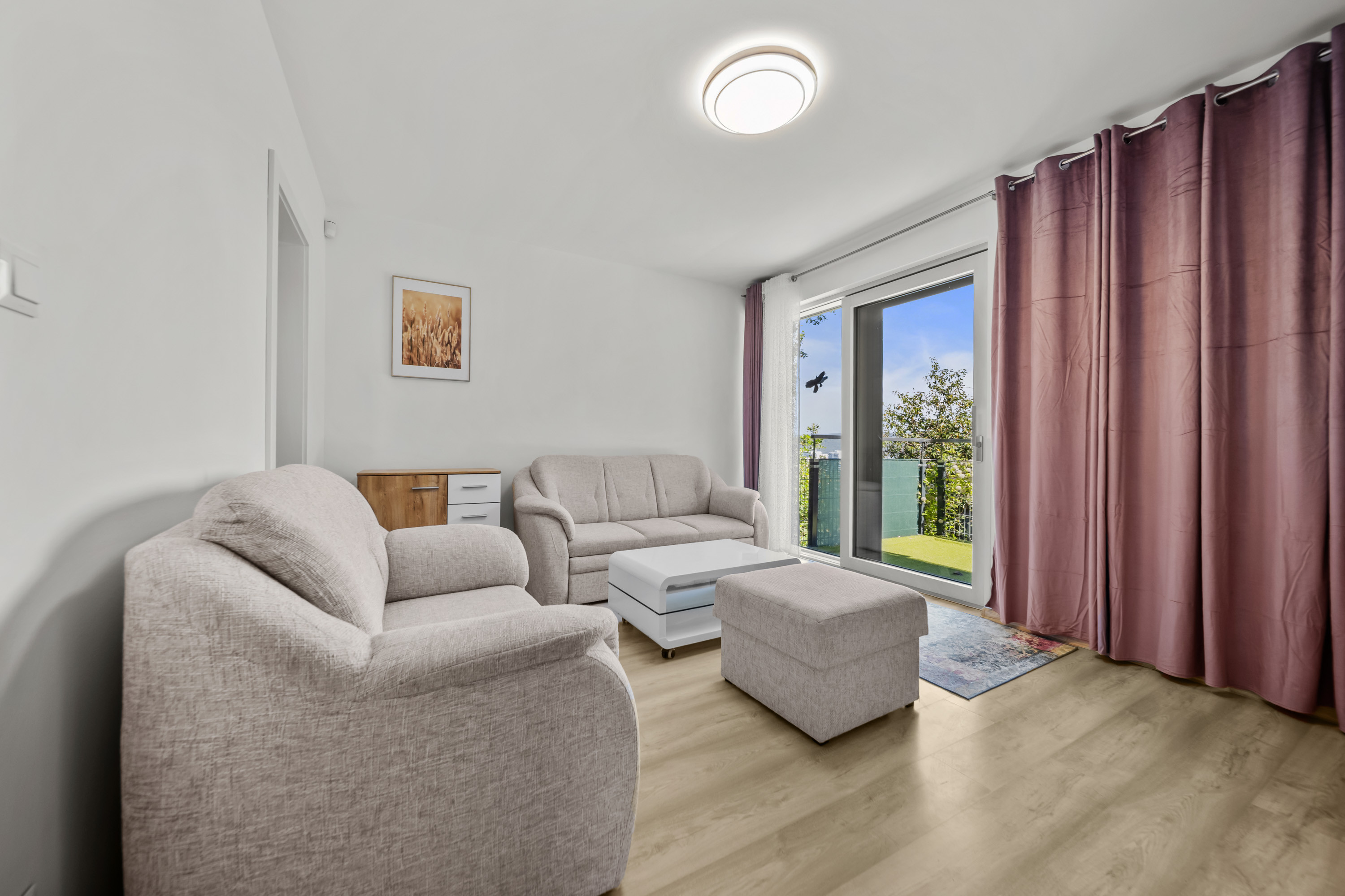 Prenájom priestranného 5-izbového rodinného domu pri lese v Dúbravke