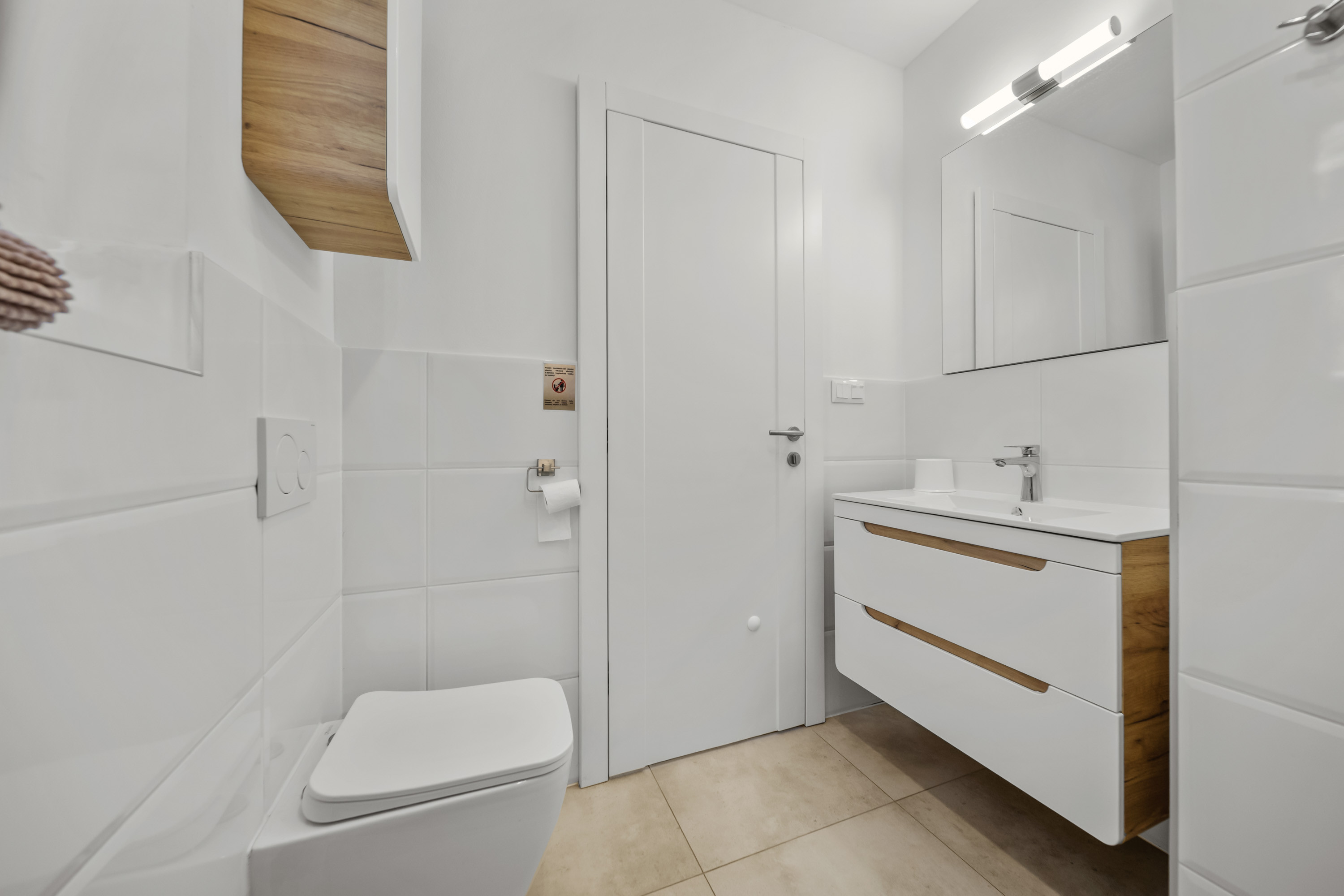 Prenájom priestranného 5-izbového rodinného domu pri lese v Dúbravke