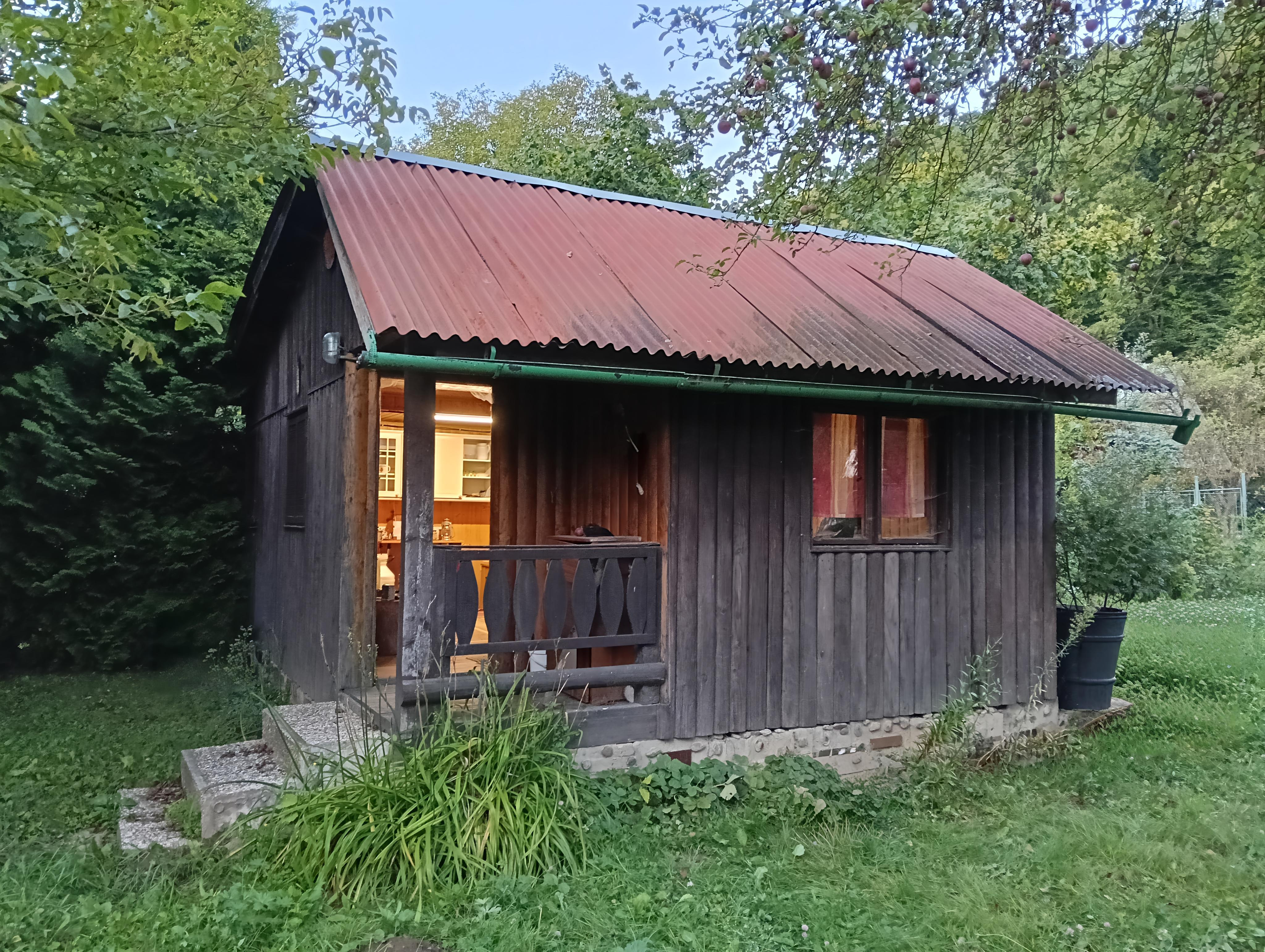 PREDAJ záhrady za Ťahanovským tunelom s chatkou