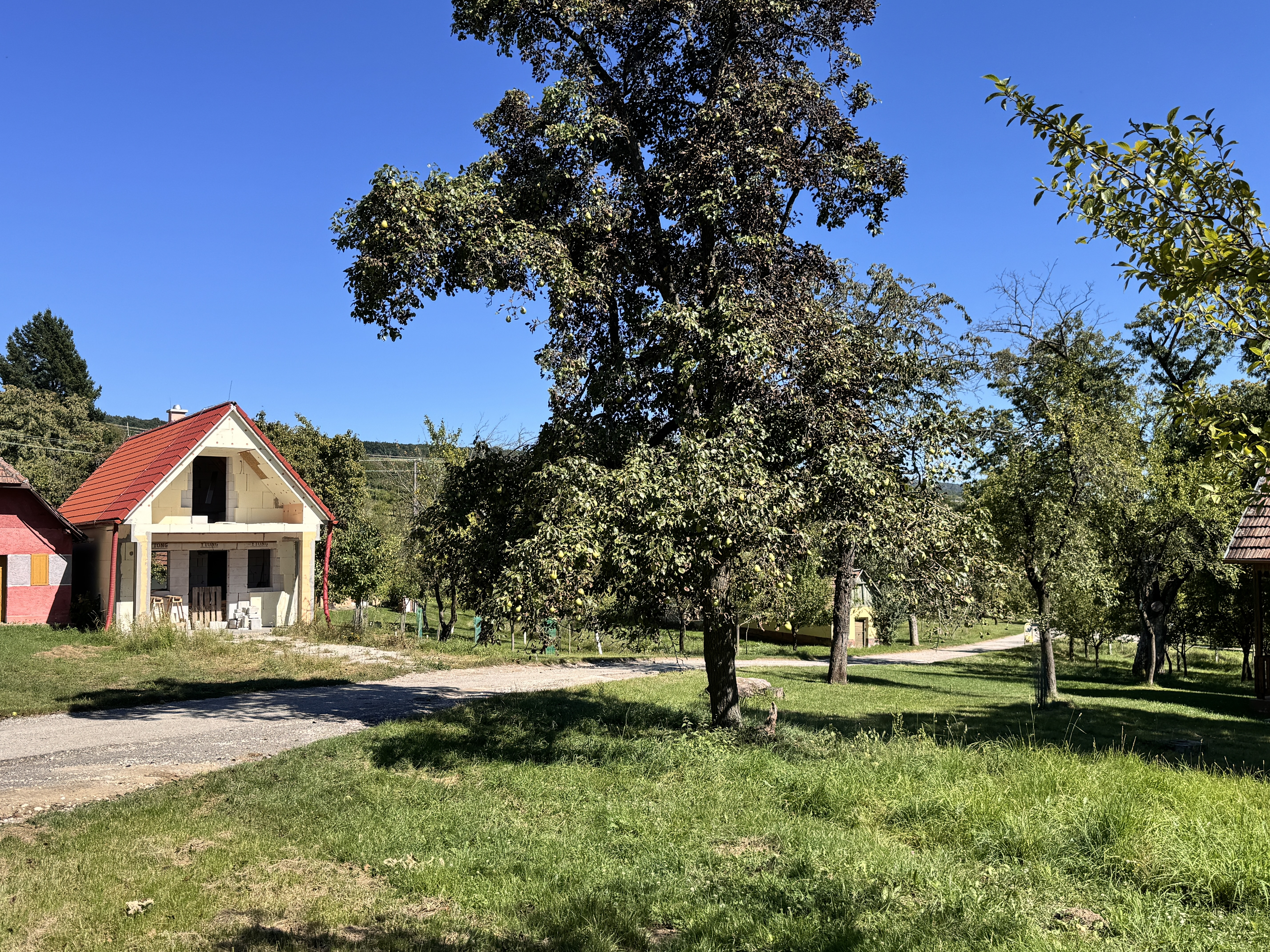 Na predaj rozostavaná poschodová vinohradnícka chatka v okrese Skalica – Radošovské vinohrady.