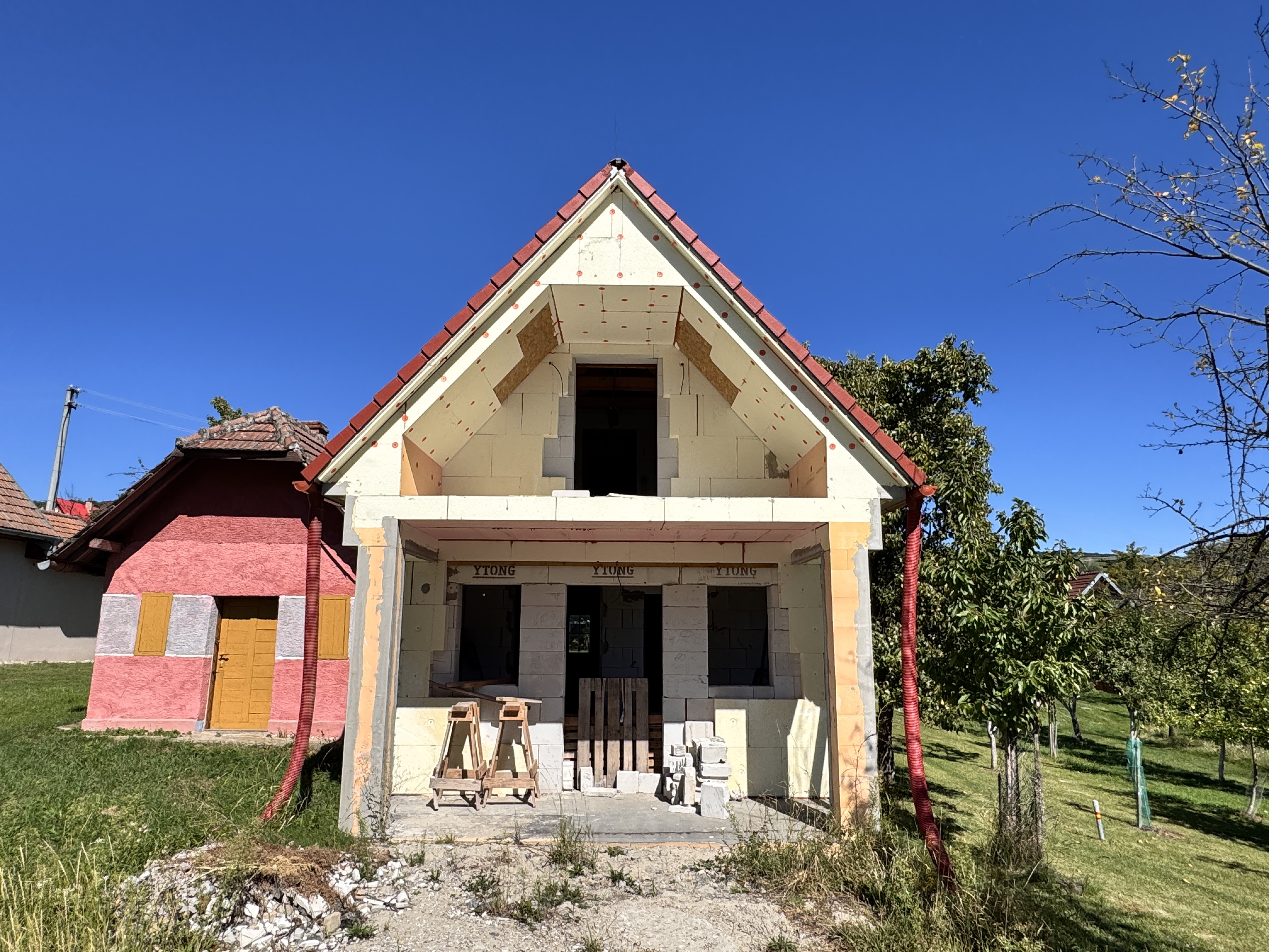 Na predaj rozostavaná poschodová vinohradnícka chatka v okrese Skalica – Radošovské vinohrady.