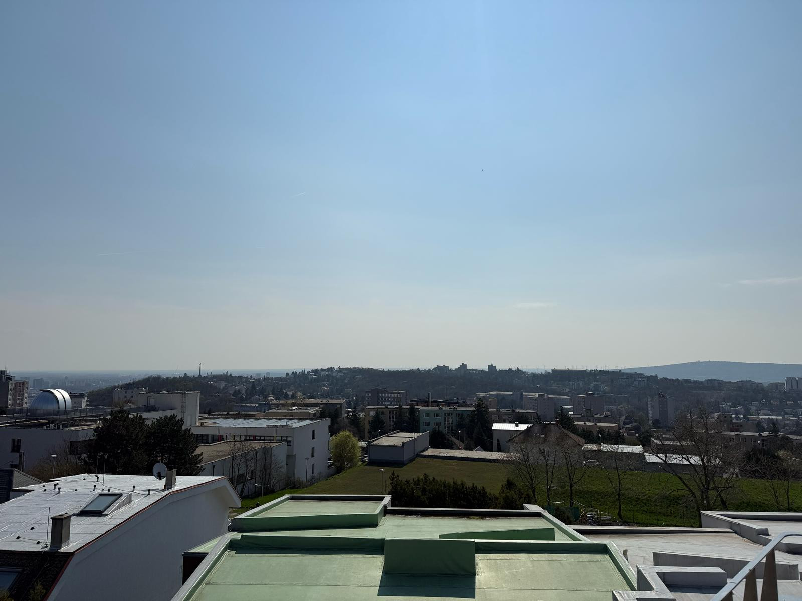 Predaj nadštandardne veľkého 3 izbového bytu s nádherným výhľadom na Bratislavu