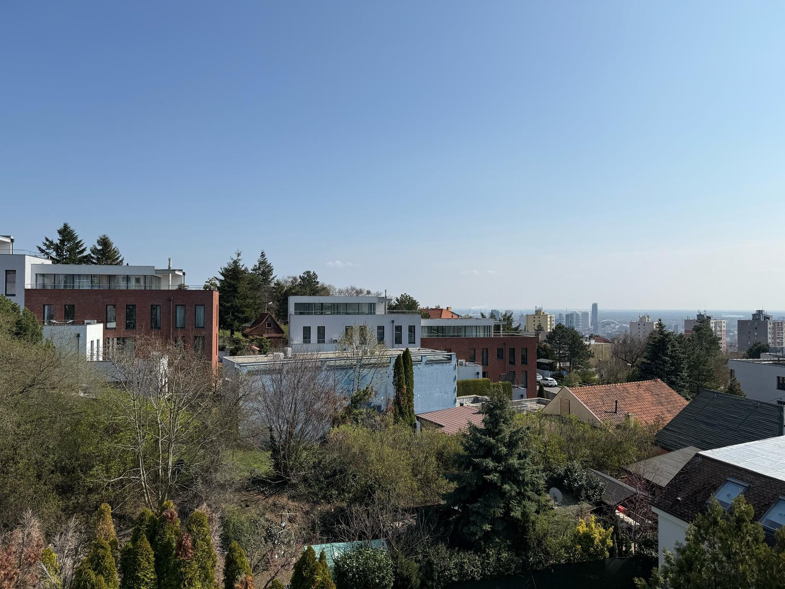 Predaj nadštandardne veľkého 3 izbového bytu s nádherným výhľadom na Bratislavu