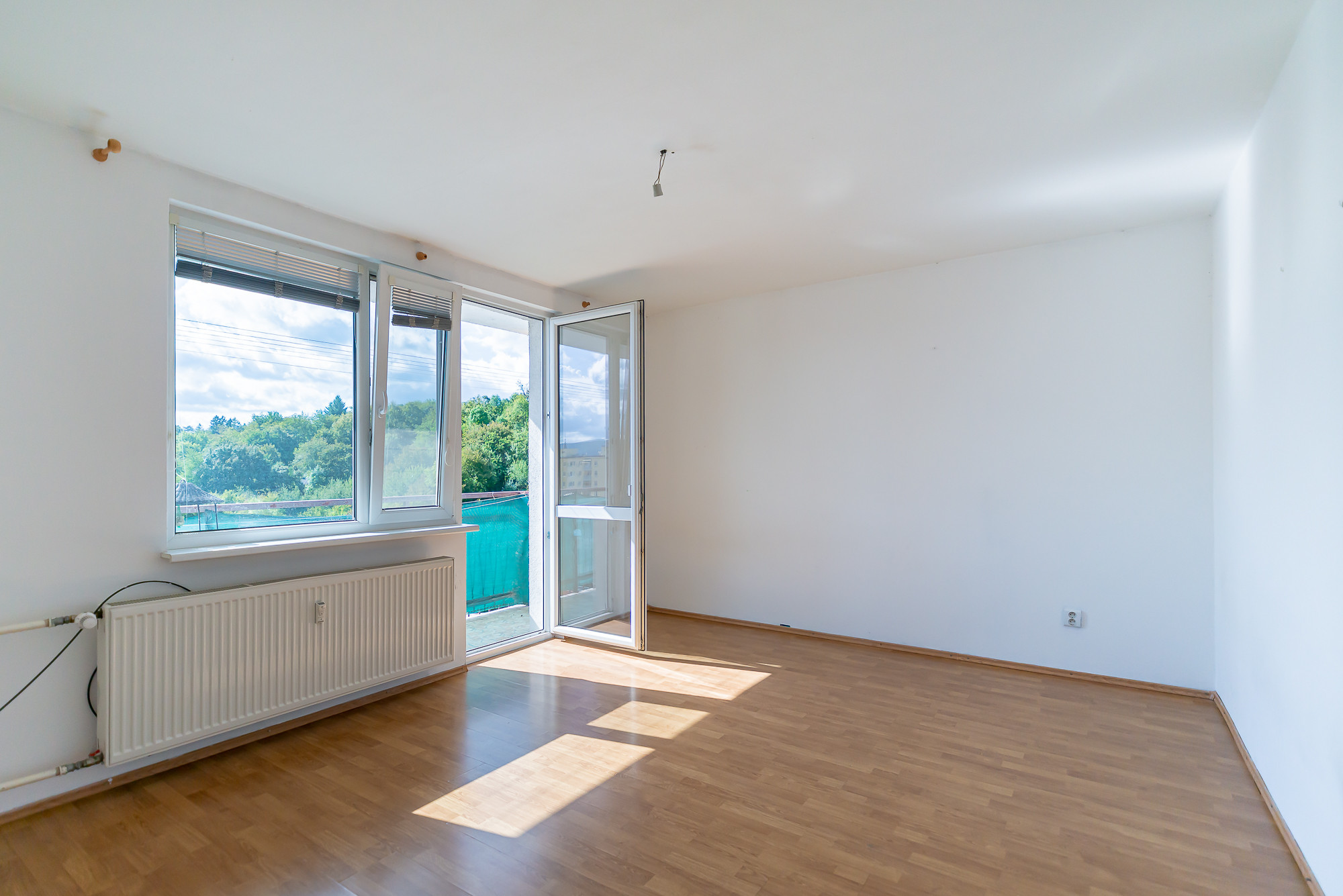 NA PREDAJ - 3-izbový byt s loggiou v Starej Turej