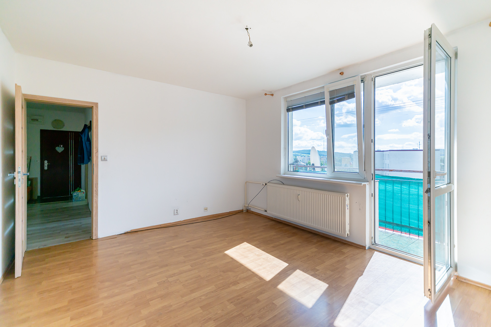 NA PREDAJ - 3-izbový byt s loggiou v Starej Turej