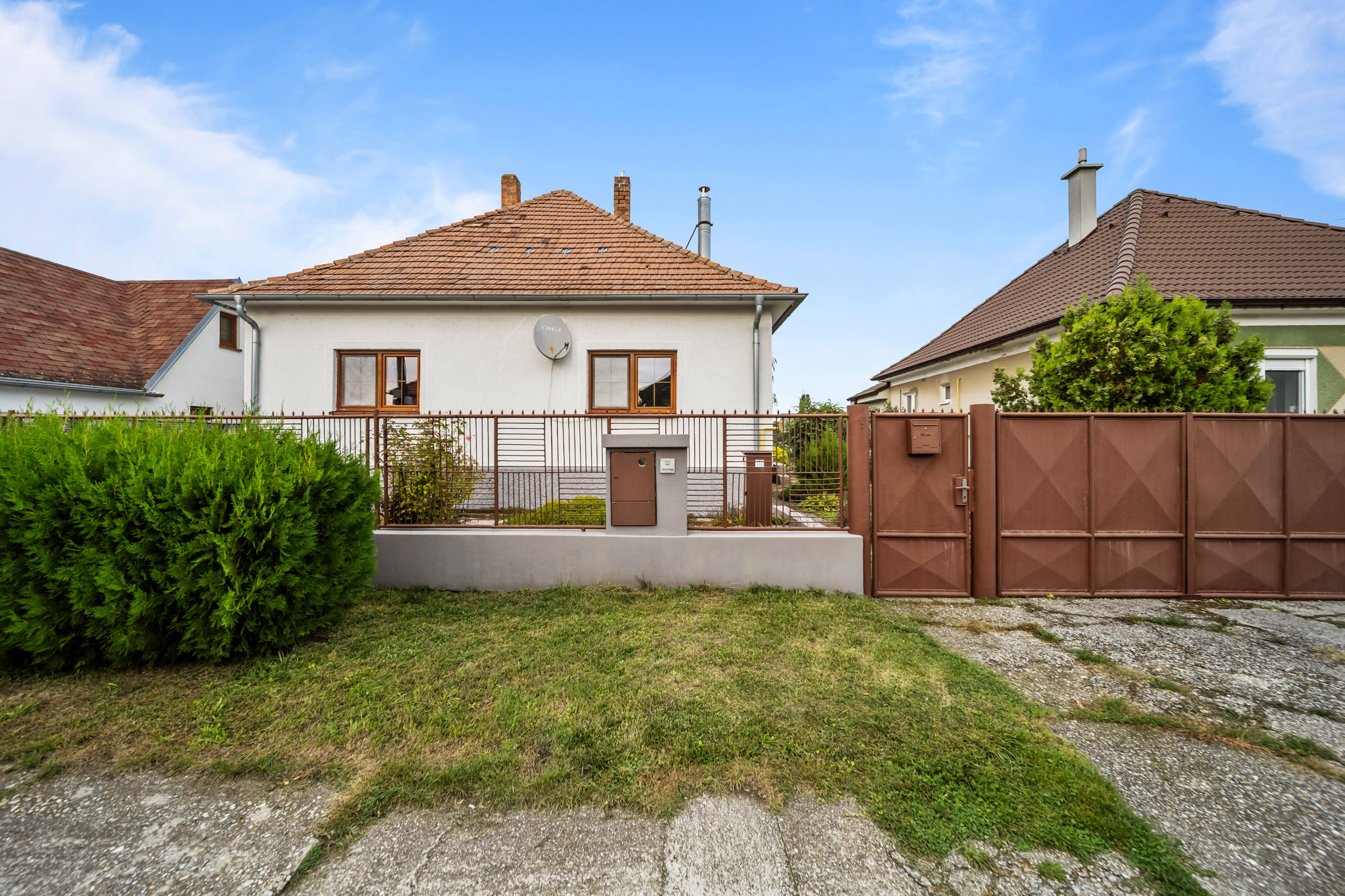 Na predaj 3 izbový rodinný dom v Lehniciach