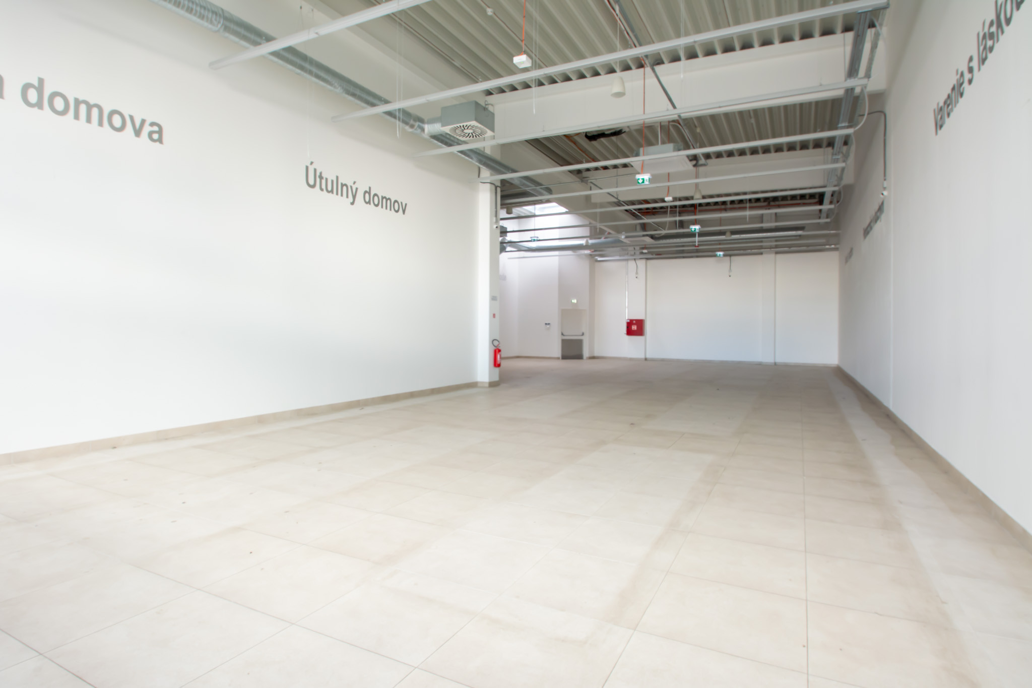 Spišská Nová Ves -obchodný priestor 300m2 NA PRENÁJOM+video